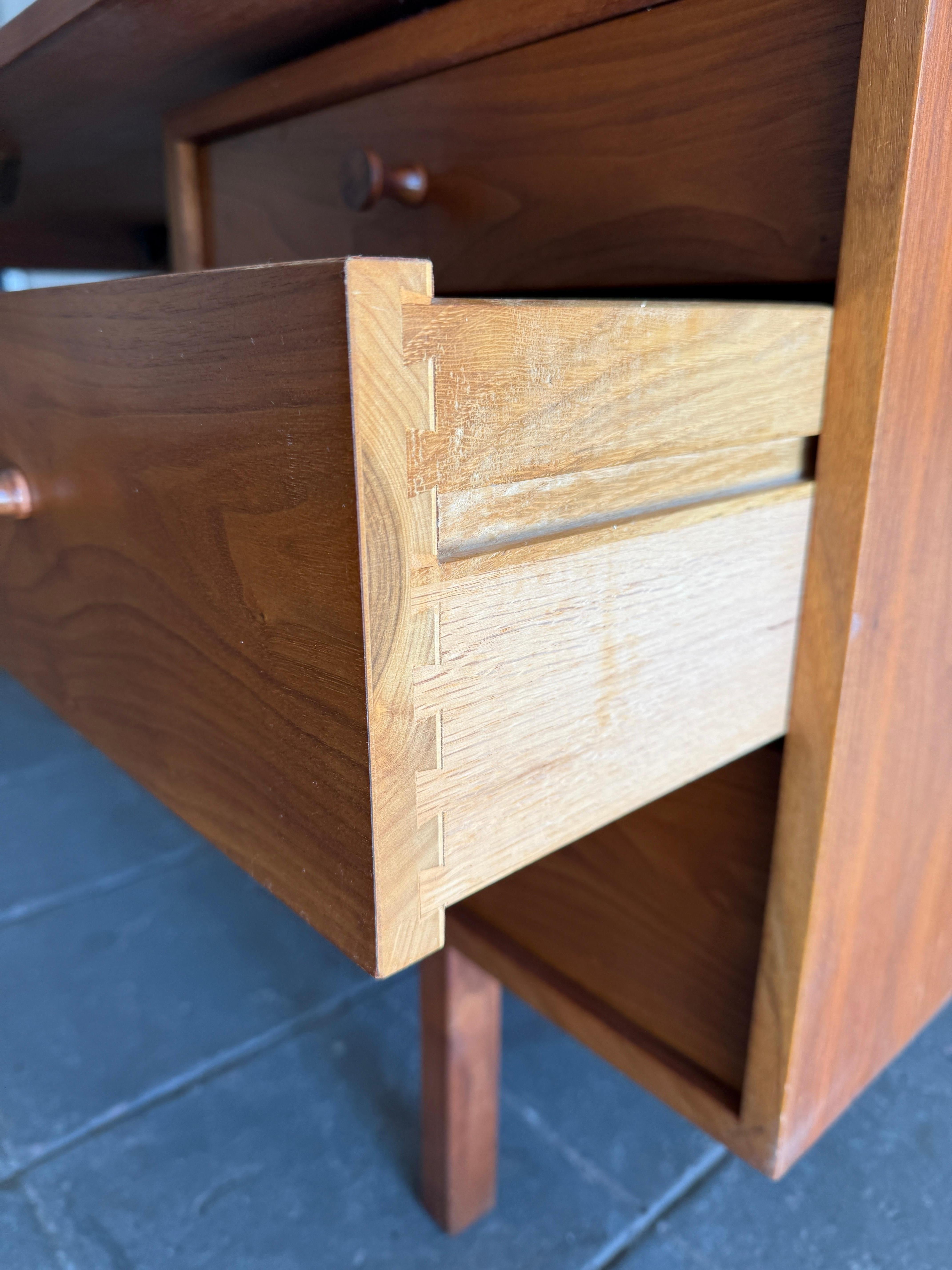Walnut Richard Artschwager 3 drawer walnut Pedestal Desk New York 1950s For Sale
