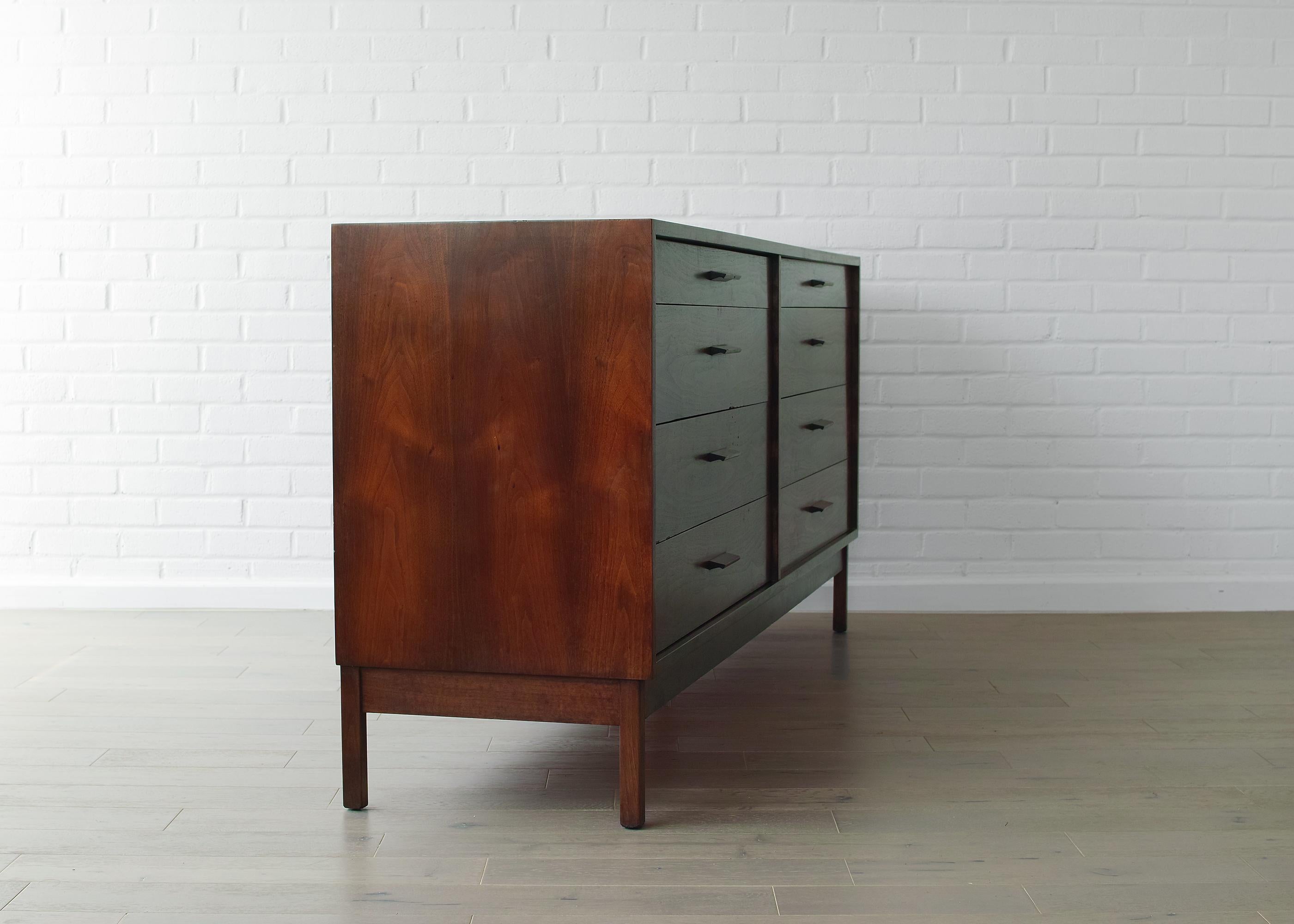 XX secolo A. Richard Artschwager Dresser, RICHARD in vendita