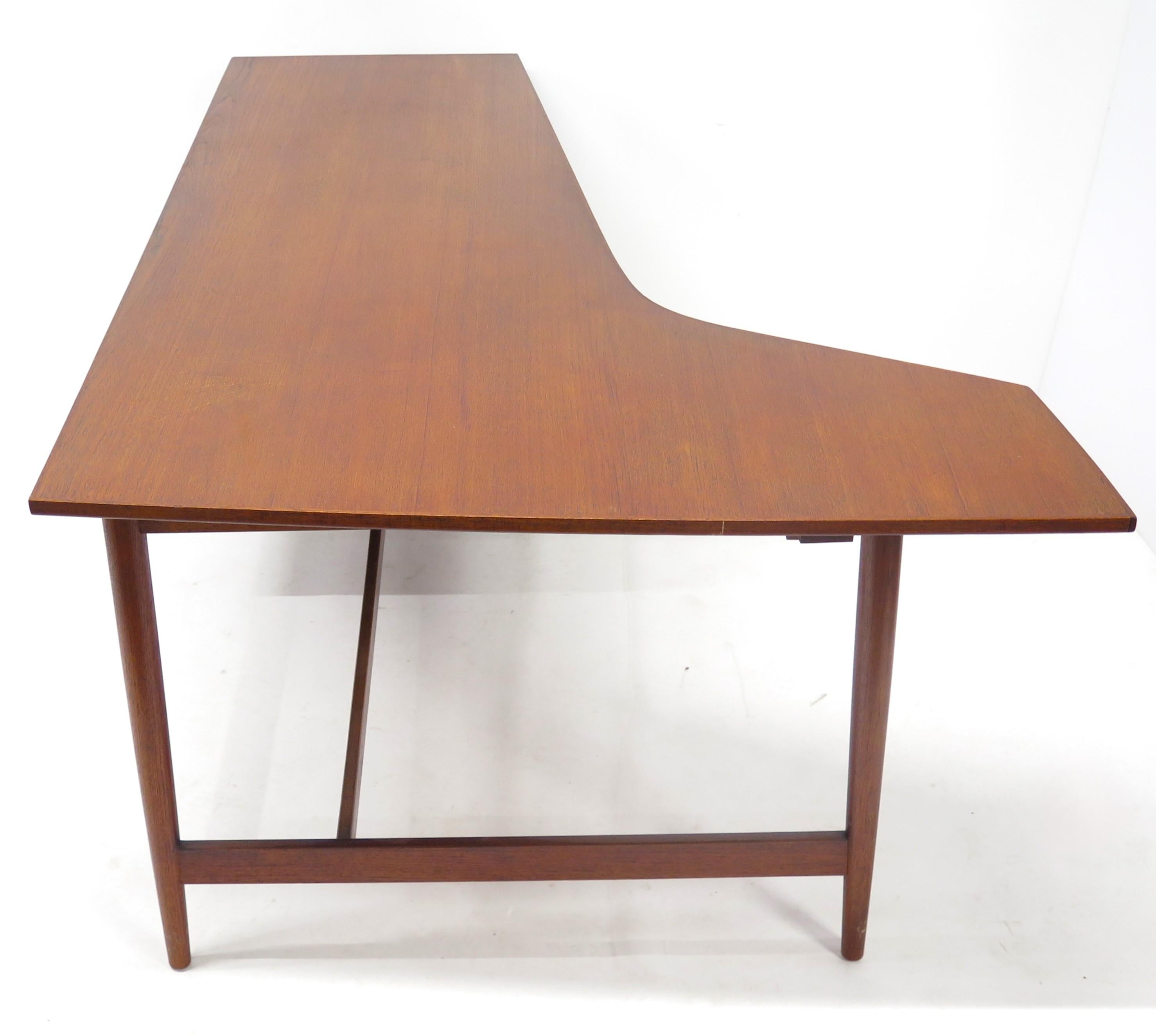 Richard Artschwager Studio Walnut Desk / Mid-Century Modern In Good Condition In Dallas, TX