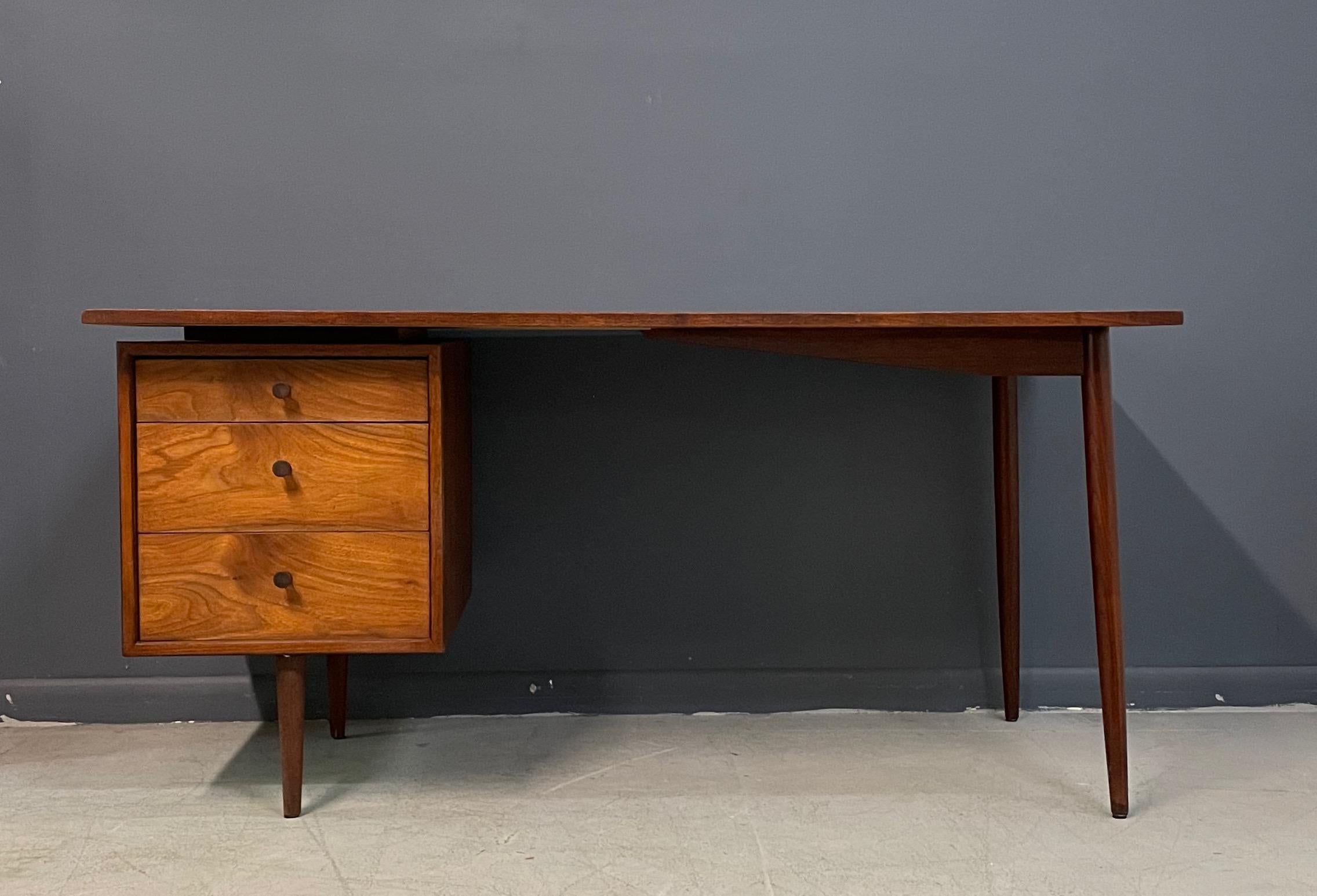 Richard Artschwager (NY 1923-2013). Fine bench made desk in walnut. An iconic piece of mid century furniture design. Measures: 60