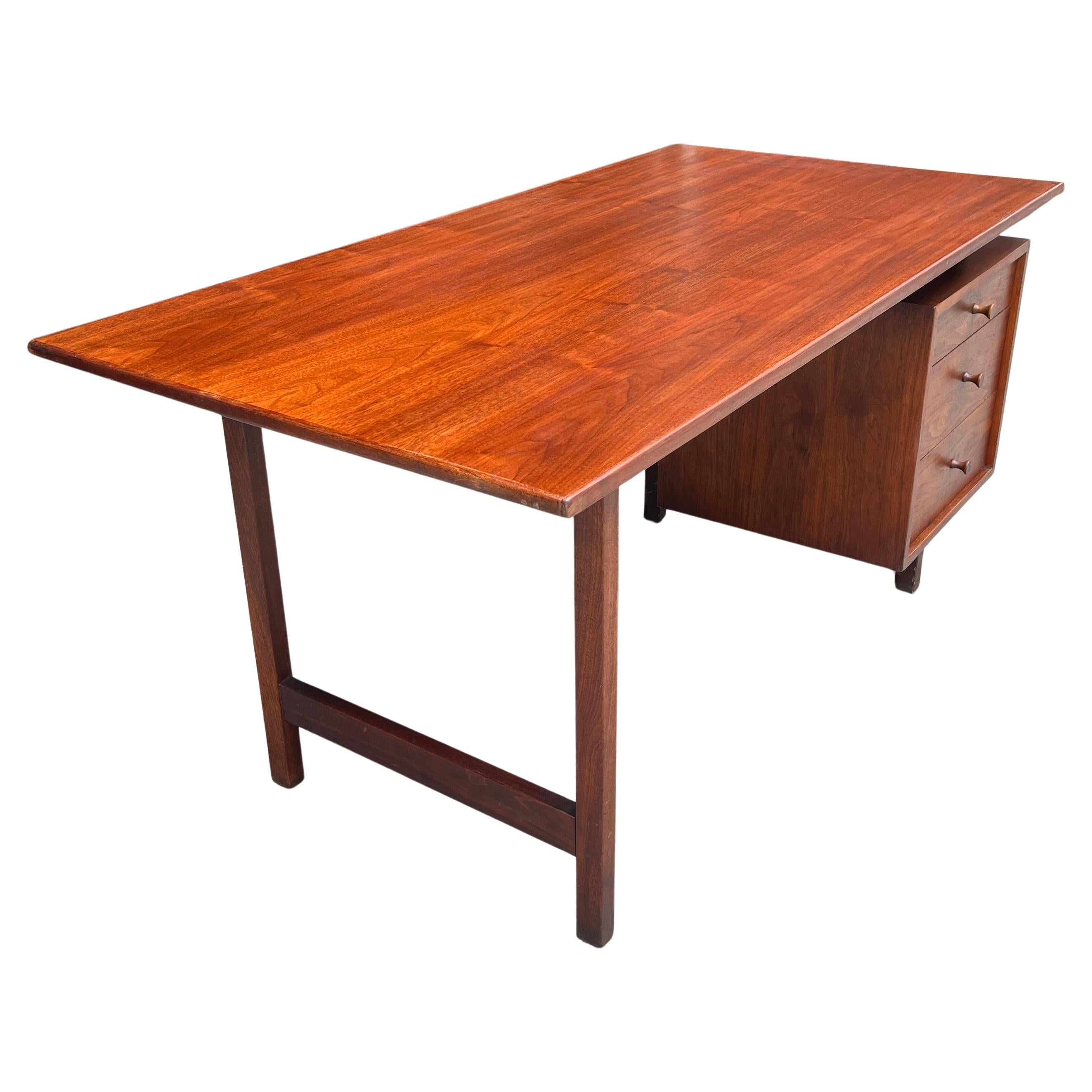 Bureau à un seul piédestal en noyer de Richard Artschwager, New York, années 1950 en vente 4