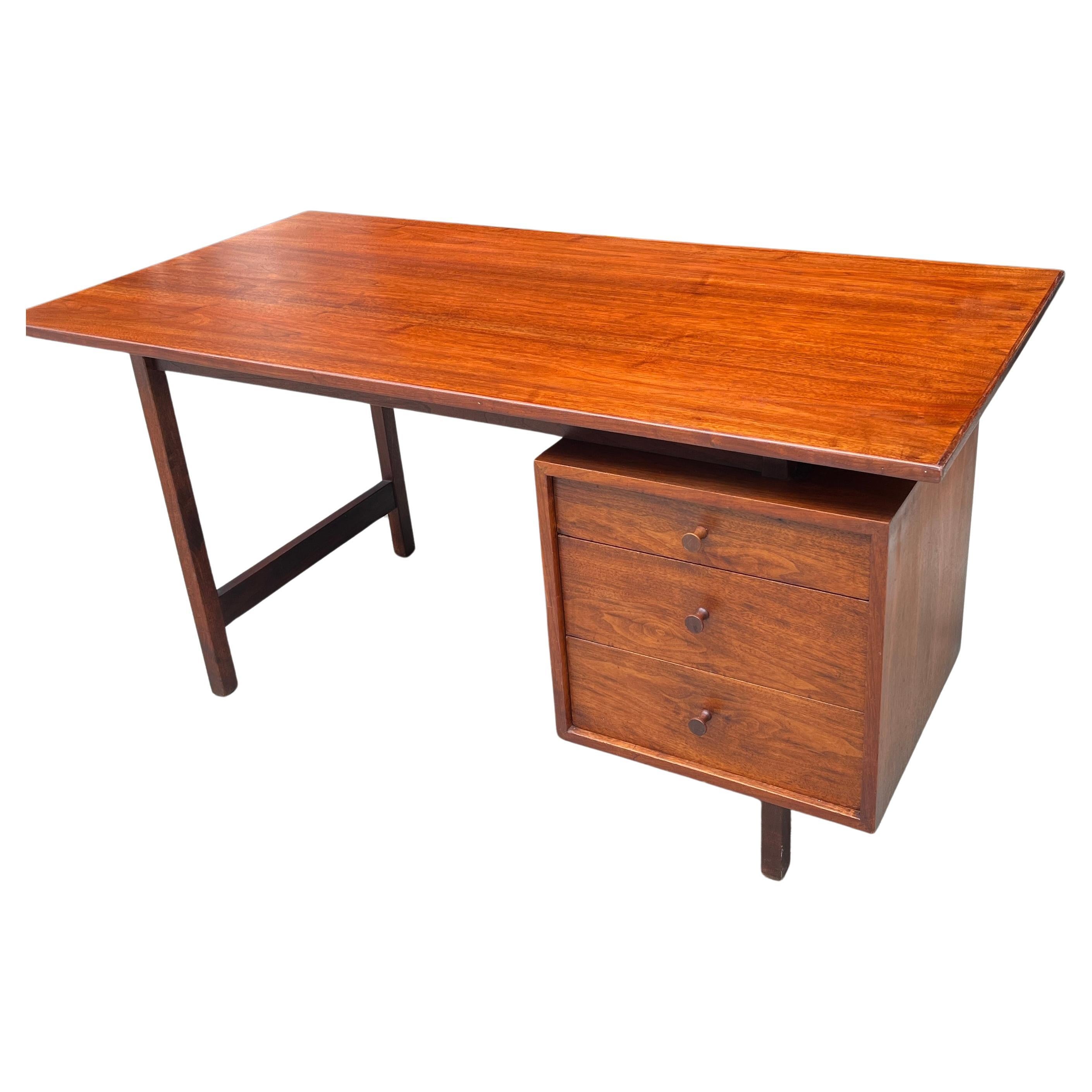 Bureau à un seul piédestal en noyer de Richard Artschwager, New York, années 1950 Bon état - En vente à BROOKLYN, NY