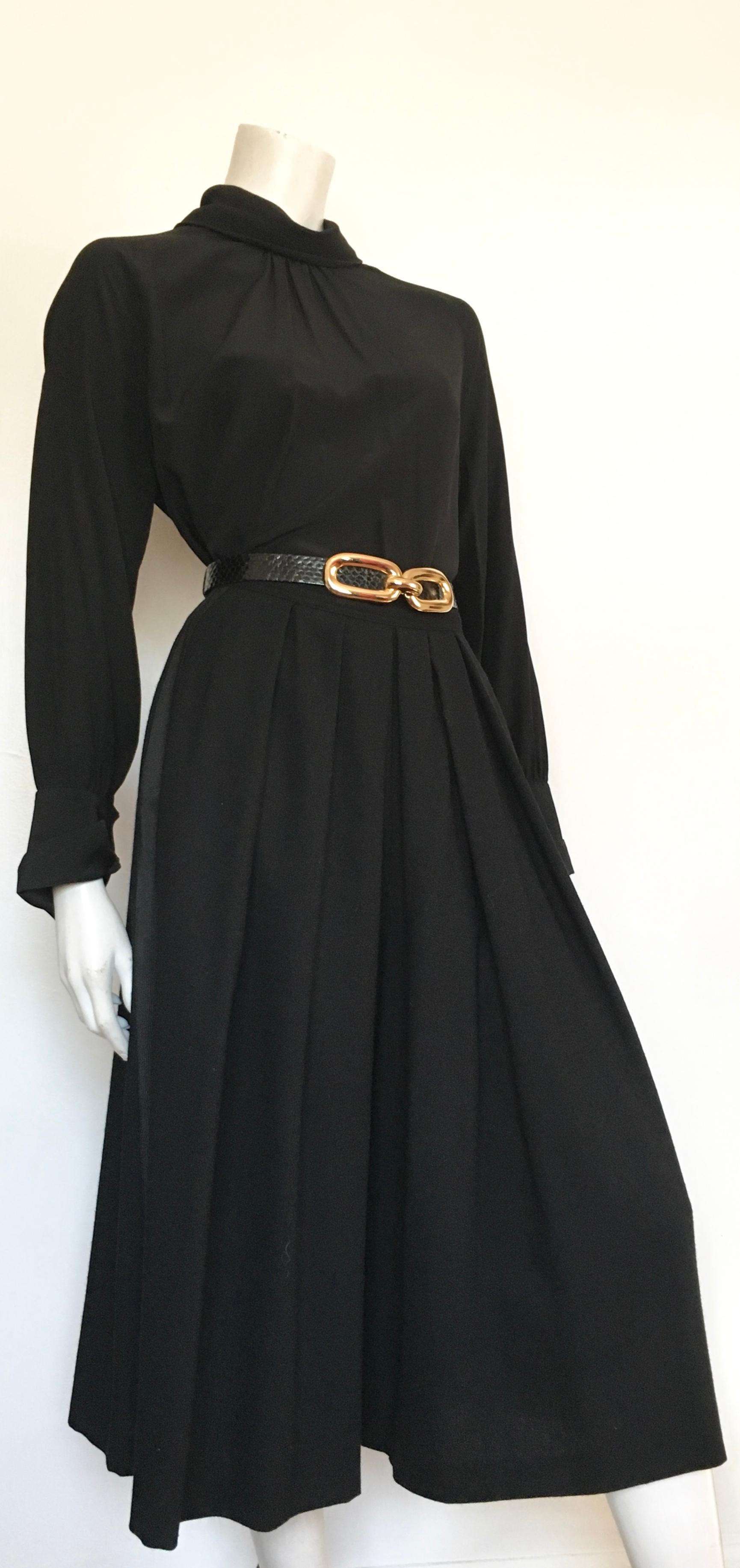 Richard Assatly 1970s Black Wool Pleated Culottes with Pockets Size 6. For Sale 10