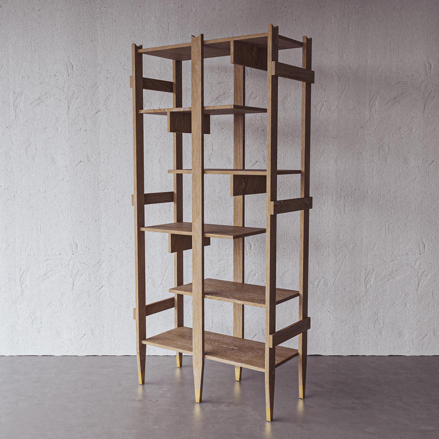 Questo scaffale multimediale aperto in legno è un'opzione di archiviazione artistica con pareti asimmetriche per uno stile moderno. Realizzato a mano da artigiani in Vietnam, questo pezzo è un'aggiunta architettonica a qualsiasi spazio.