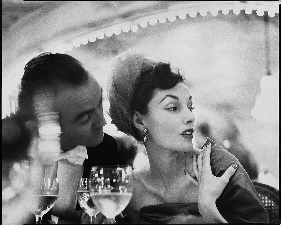 Richard Avedon Black and White Photograph – Elise Daniels, Turban von Paulette, Le Pré-Catelan, Paris