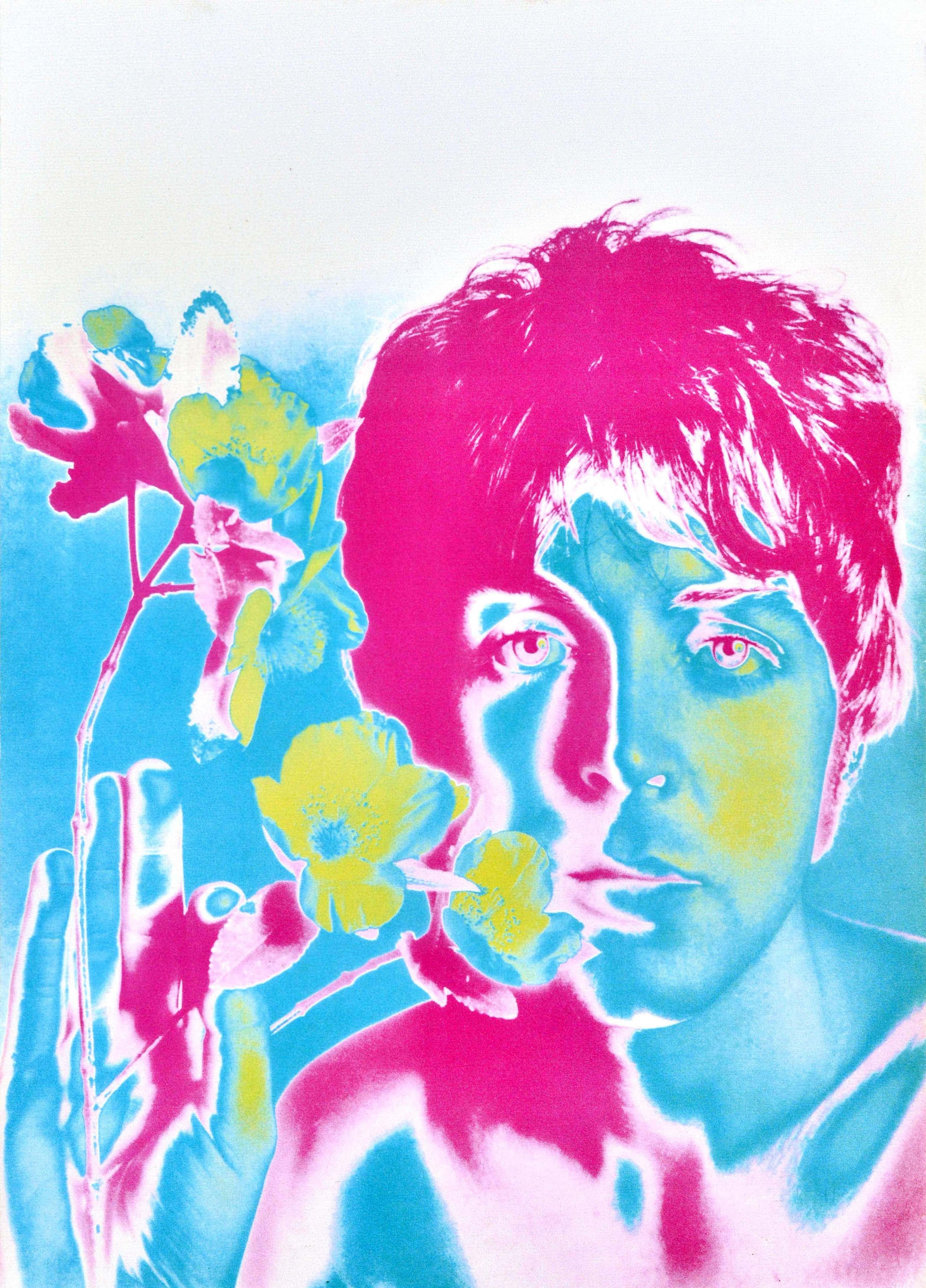 Affiche publicitaire vintage originale des Beatles, Paul McCartney Flower Avedon - Gris Print par Richard Avedon