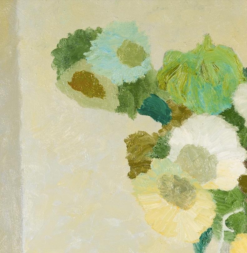 Naturaleza muerta en gris, 2022 - Pintura al óleo minimalista contemporánea con flores - Still-Life Painting Beige de Richard Ballinger