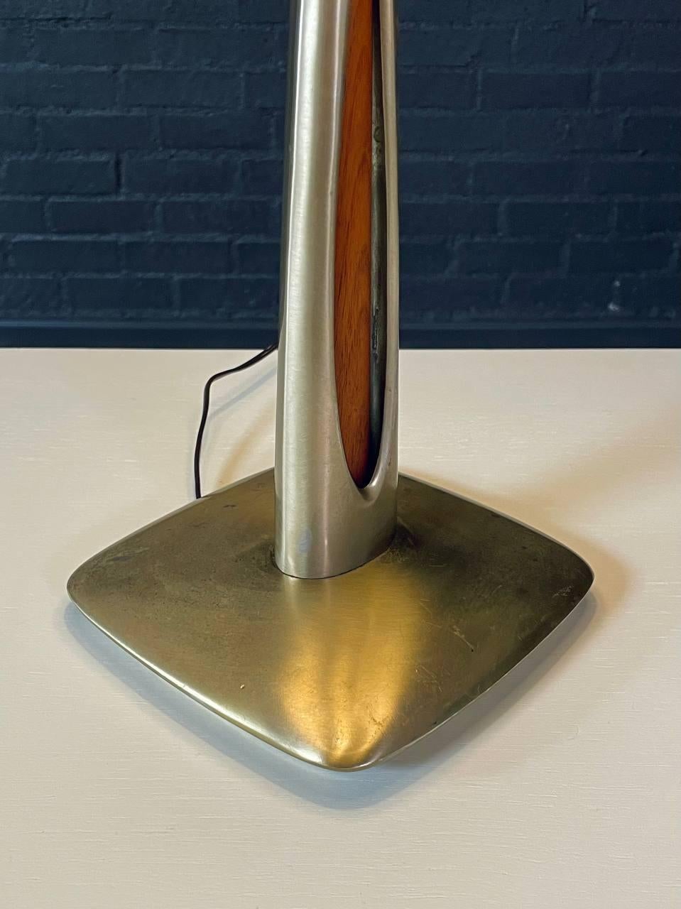 Lámpara de mesa Richard Barr de latón y nogal para Laurel en venta 3