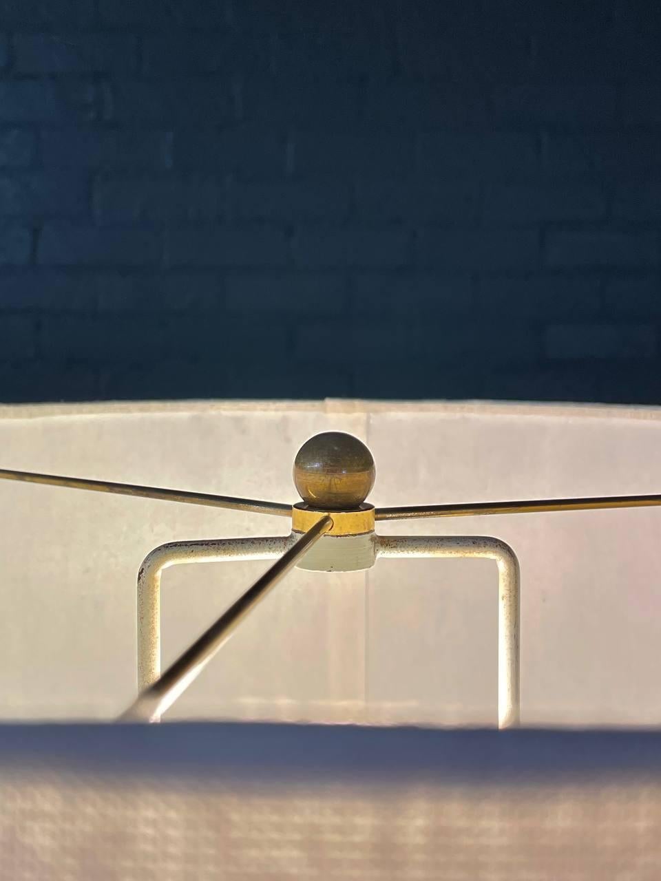 Lámpara de mesa Richard Barr de latón y nogal para Laurel en Bueno estado para la venta en Los Angeles, CA