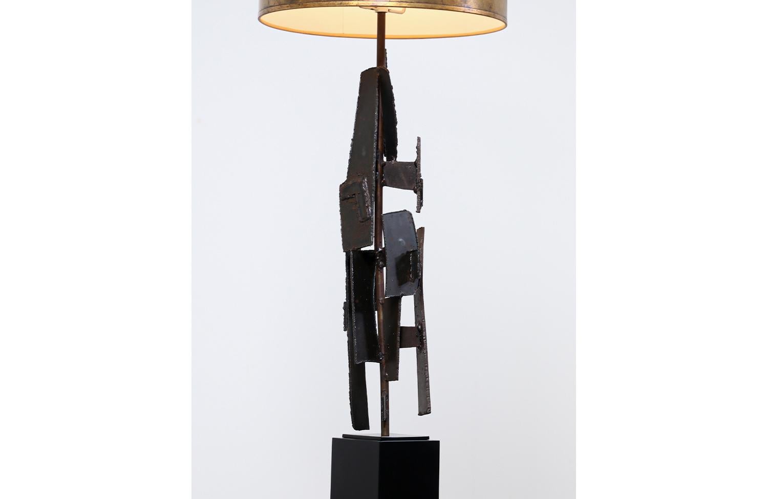 Patinated Expertly Restored - Richard Barr Brutalist Iron Table Lamp for Laurel  For Sale