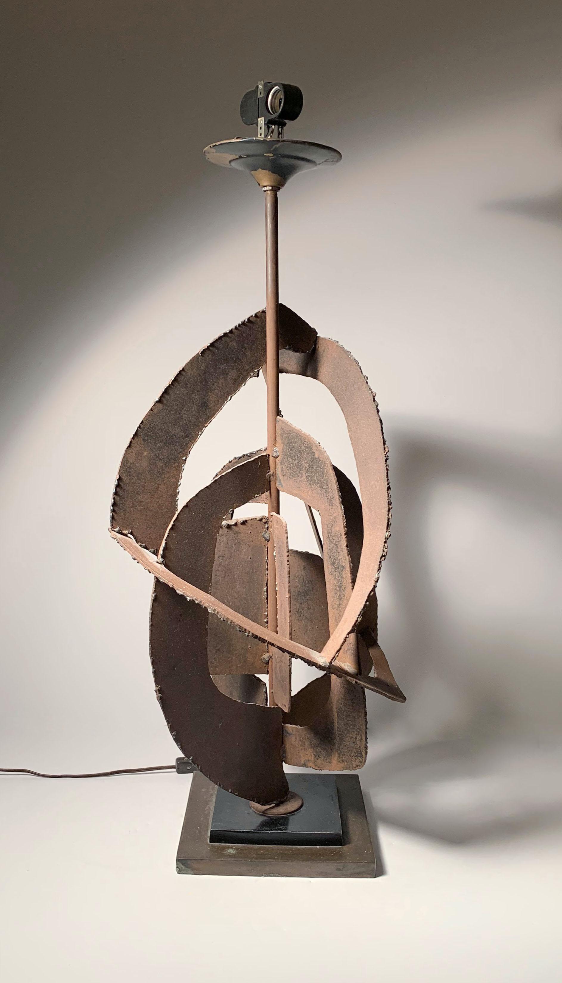 Richard Barr Table Lamp for the STUDIO Collection by Laurel, United States, c.1965. Beautiful torch cut and welded brutalist form.

This one has an original patina to the metal.