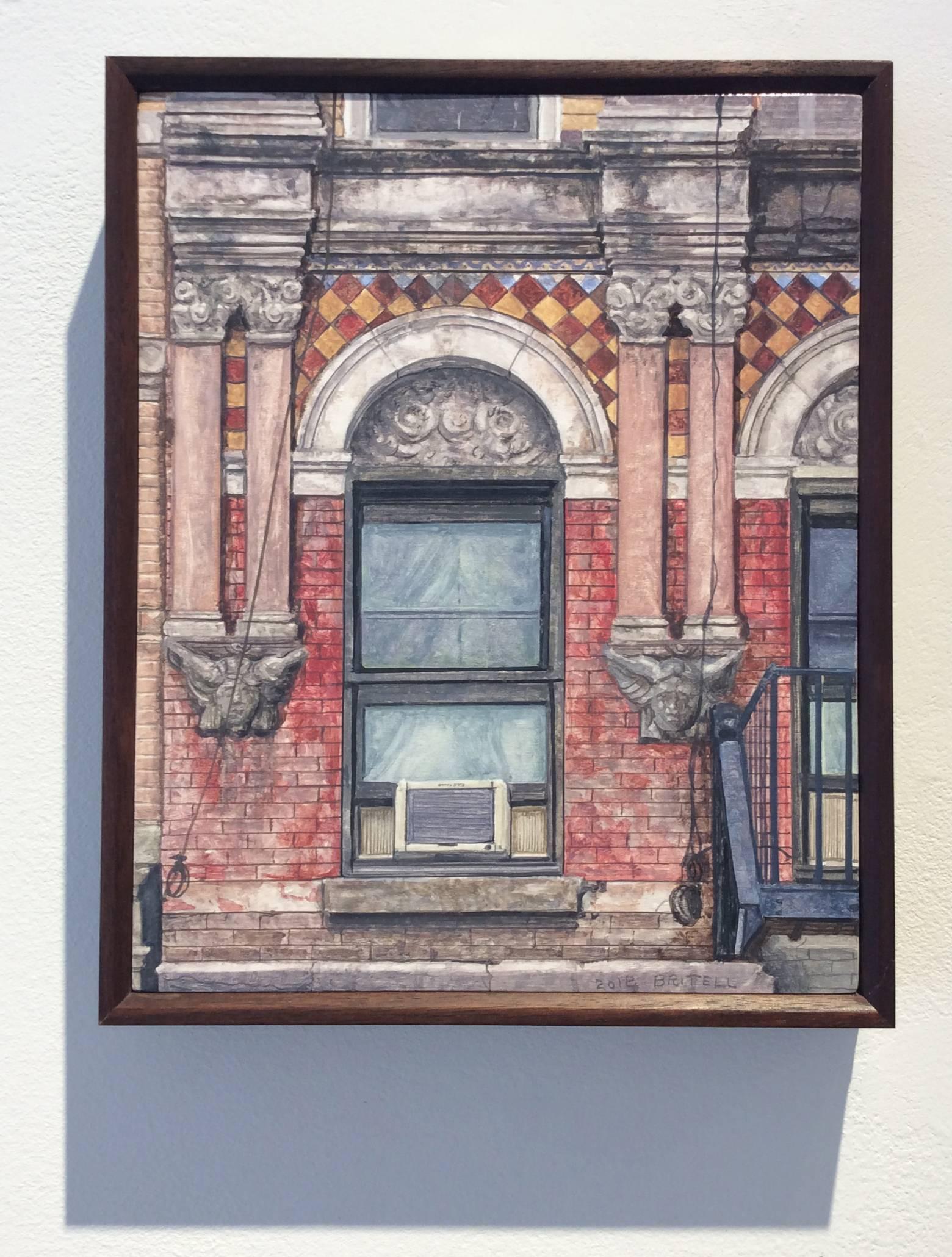 Madison Street (fotorealistisches Stillleben eines roten Backsteingebäudes in New York City) – Painting von Richard Britell