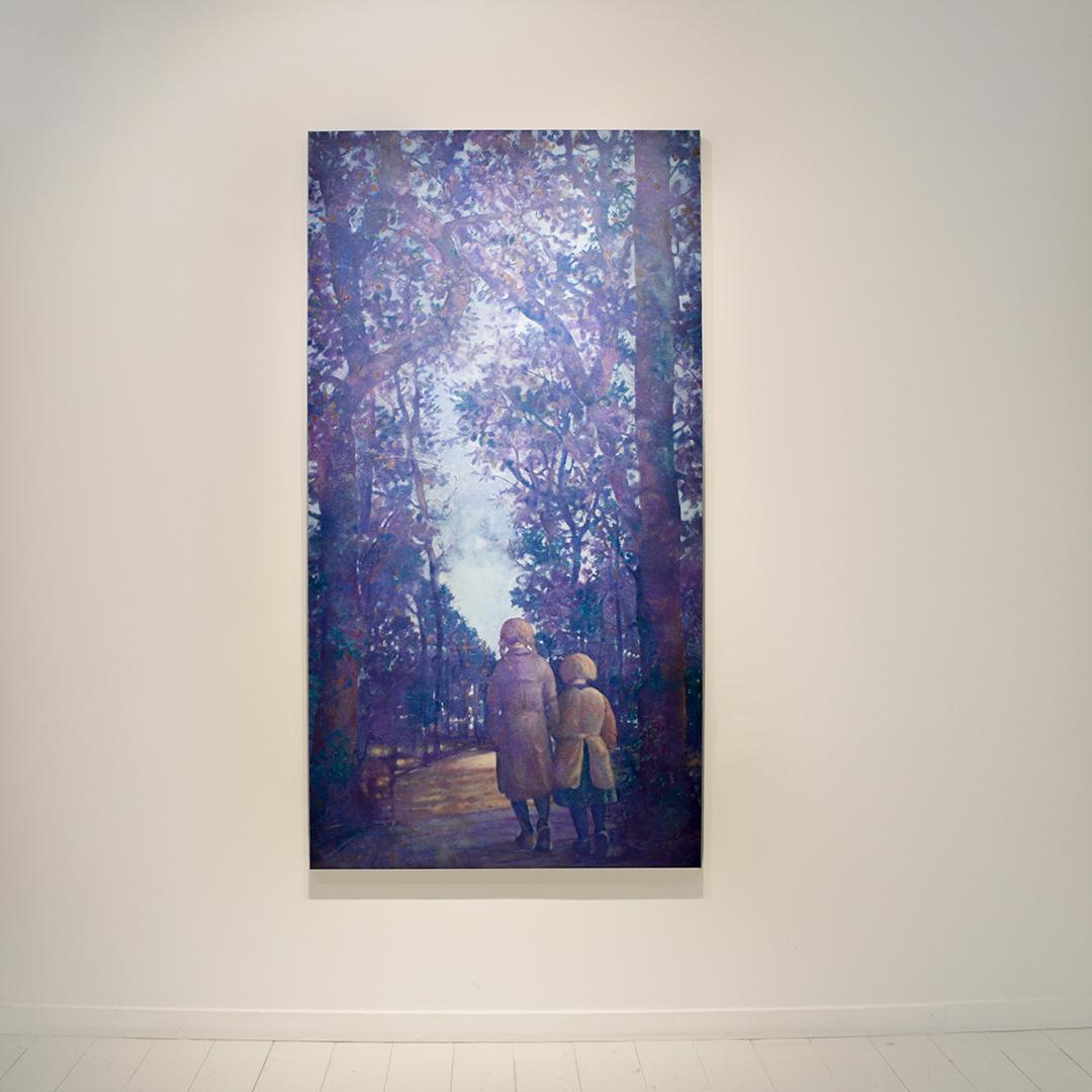 Deux sœurs (peinture à l'huile sur toile - paysage monochrome bleu vertical) en vente 1