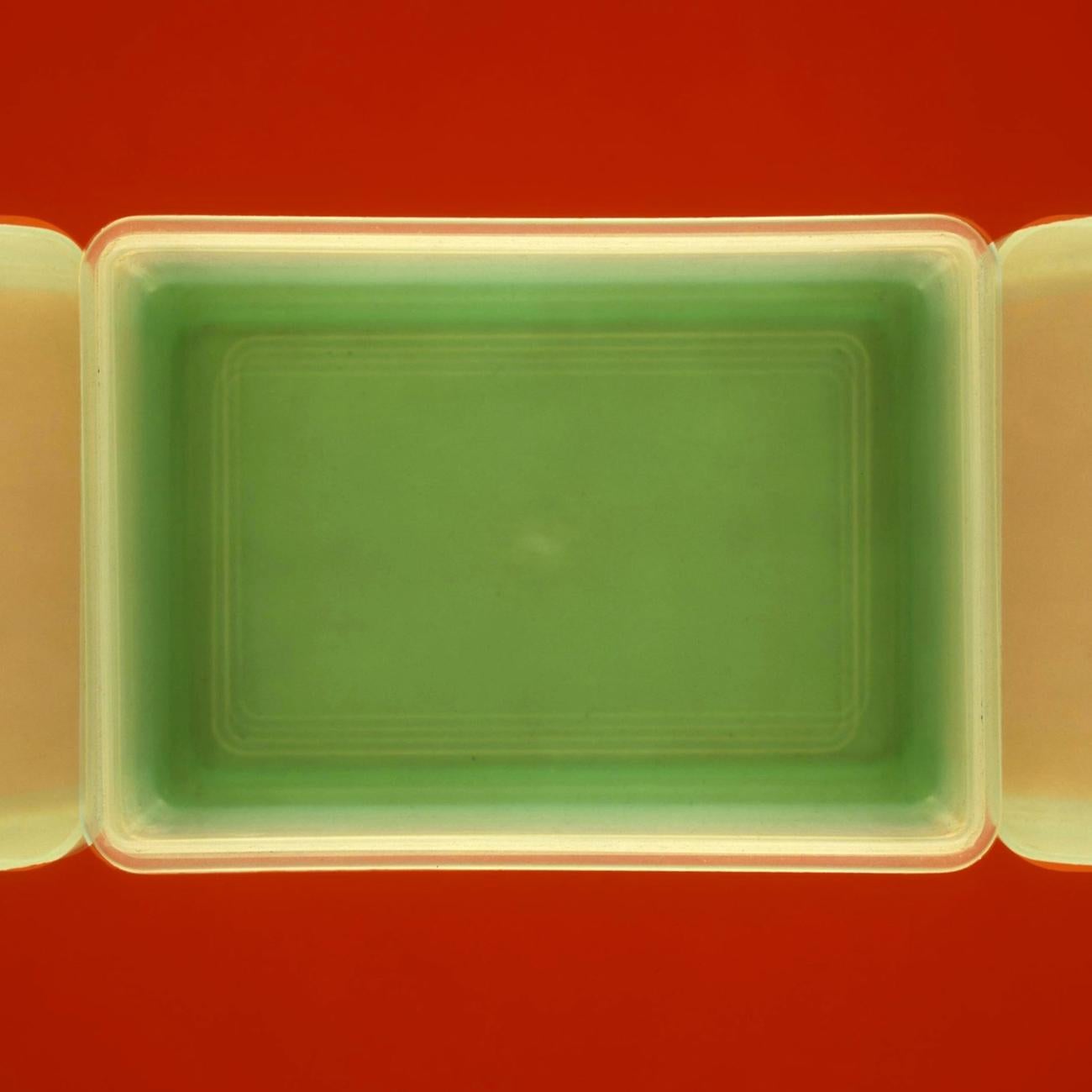 Ohne Titel #168 (Abstrakte Fotografie) (Rot), Abstract Photograph, von Richard Caldicott