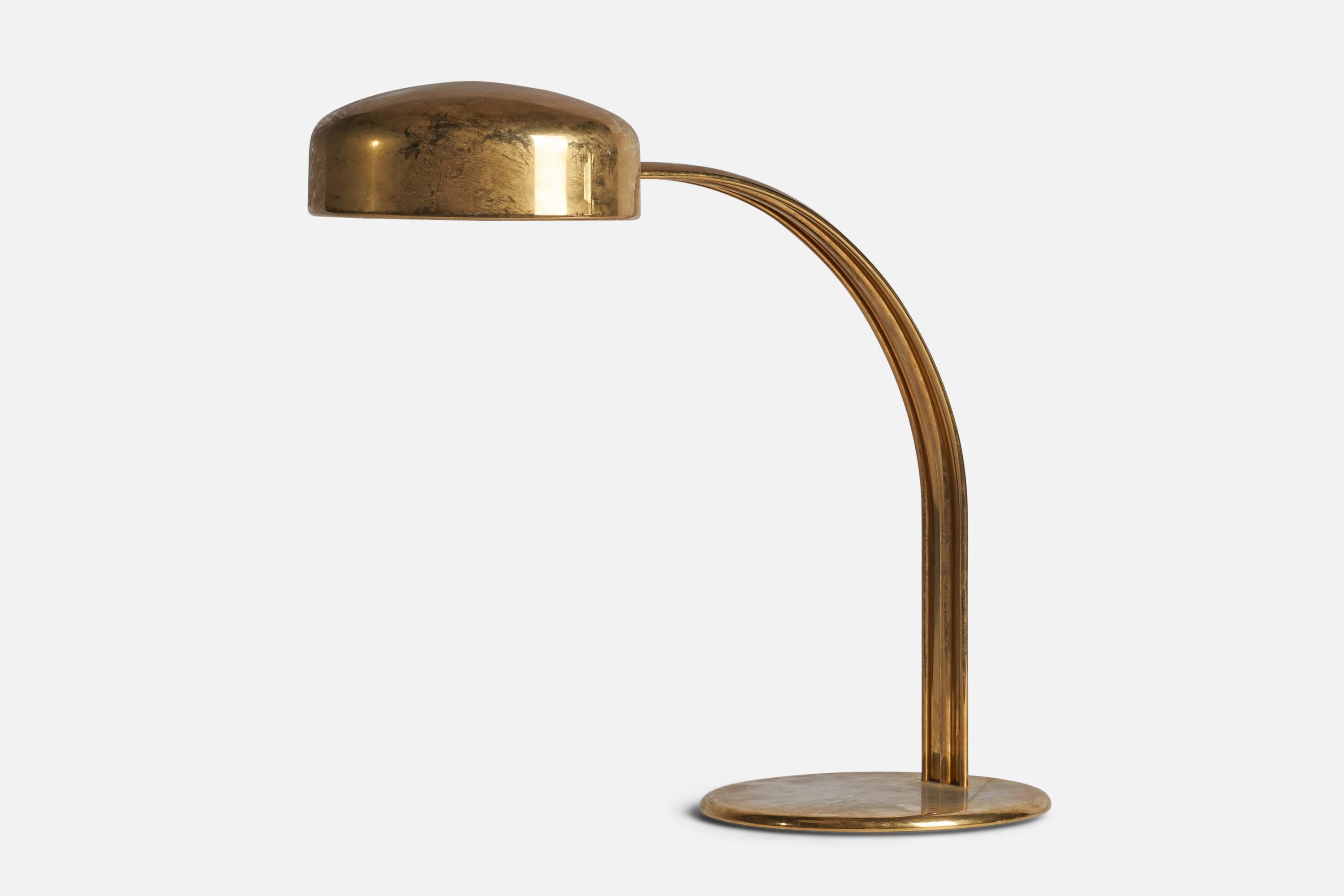 A large brass table lamp designed by Richard Carruthers and produced by Ateljé Lyktan, Sweden, 1960s.

Overall Dimensions (inches): 21.25” H x 10.25” W x 24” D
Bulb Specifications: E-26 Bulb
Number of Sockets: 1
All lighting will be converted for US