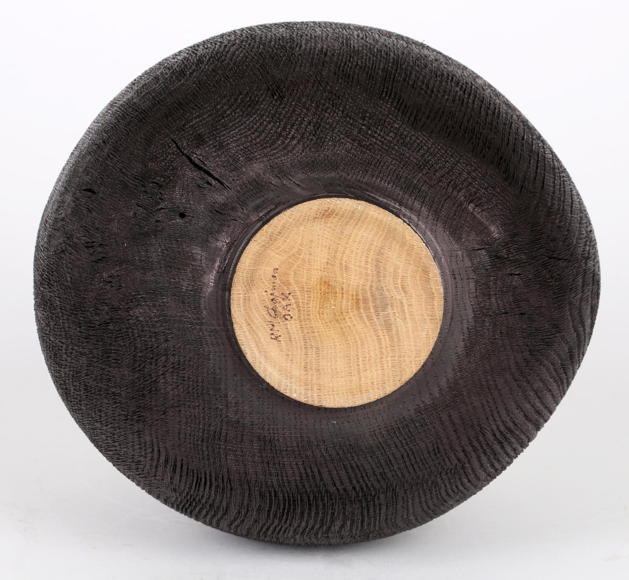 Tacheté Richard Chapman - Vase en bois de chêne anglais tourné et teinté à la main en vente