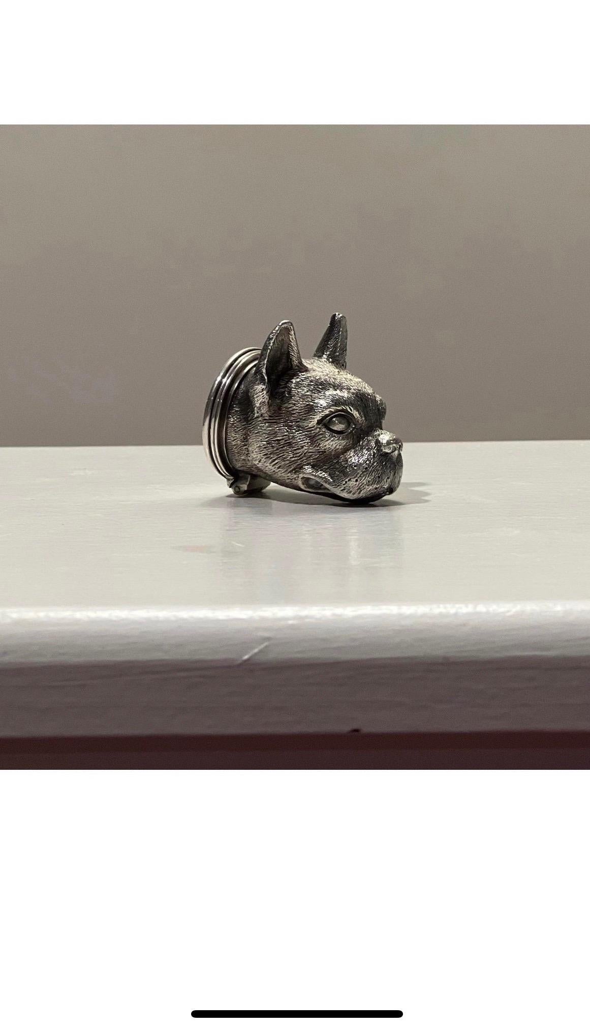 Fine Richard Comyns London sterling silver French bulldog pill box - circa 1988
A beautiful sterling silver pill box with superb quality and very heavy weight!