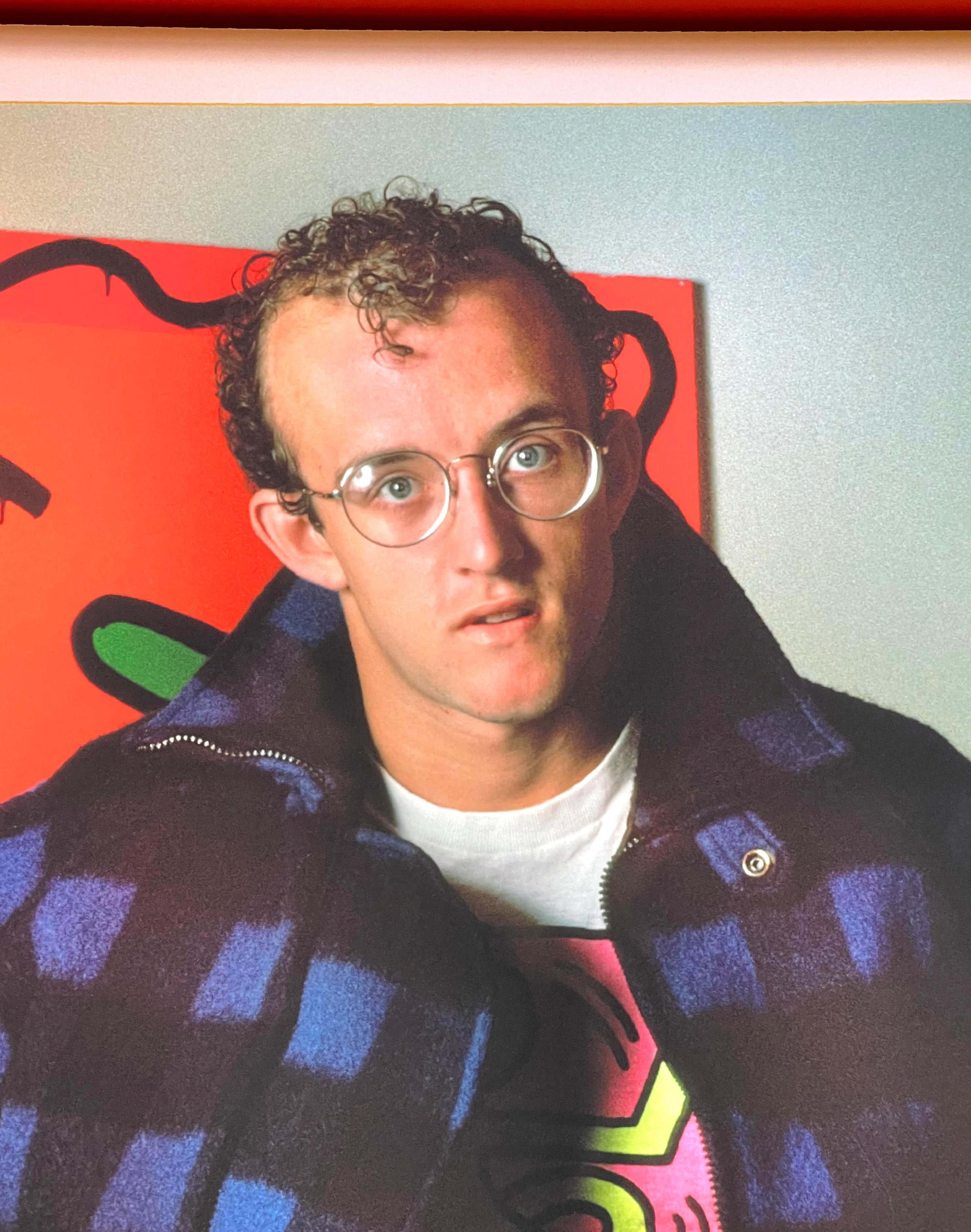 Keith Haring 1 - NYC, 1985 firmado a mano, numerado dos veces; marco de madera pintado a mano en venta 2