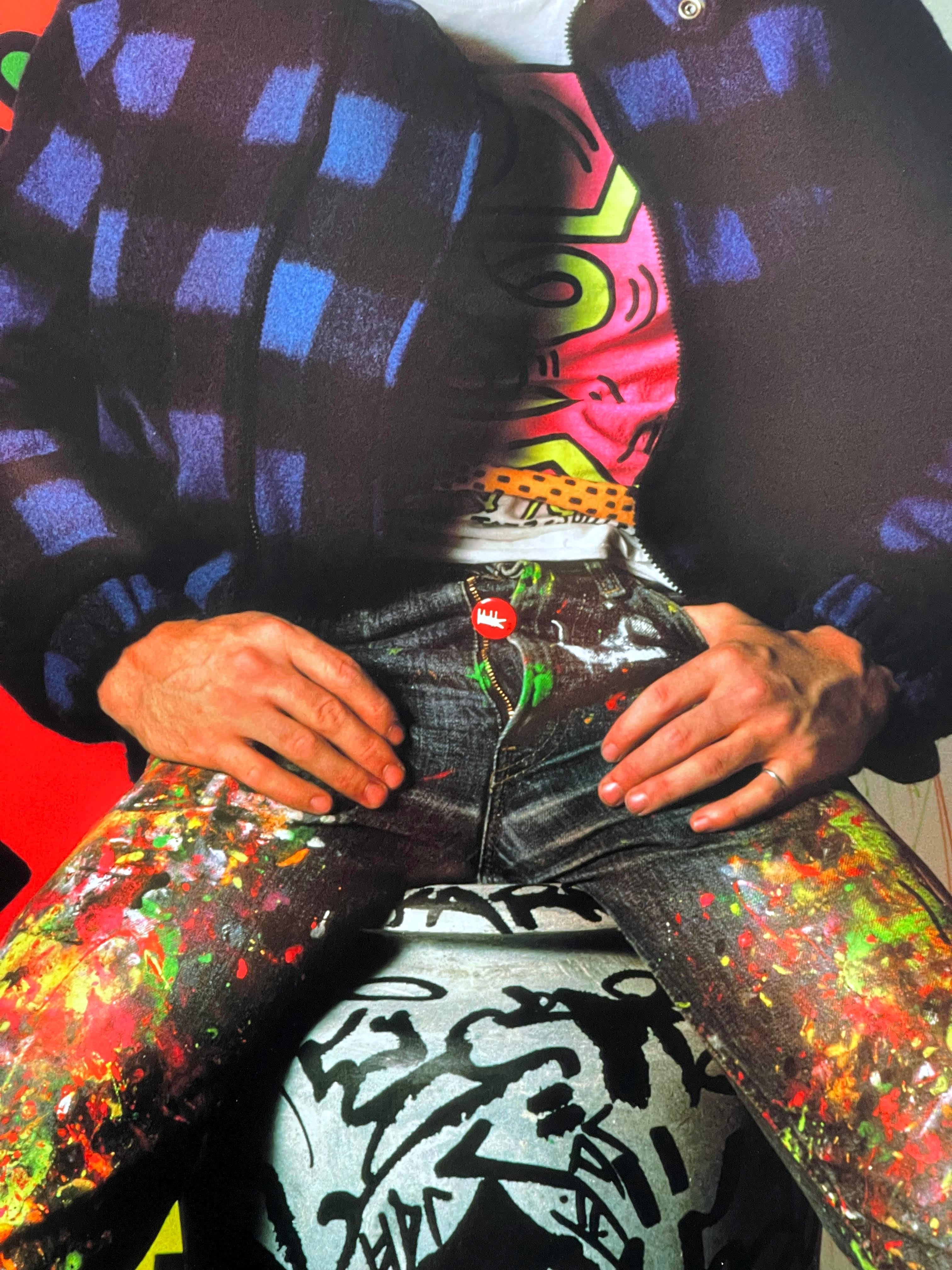Keith Haring 1 - NYC, 1985 firmado a mano, numerado dos veces; marco de madera pintado a mano en venta 3