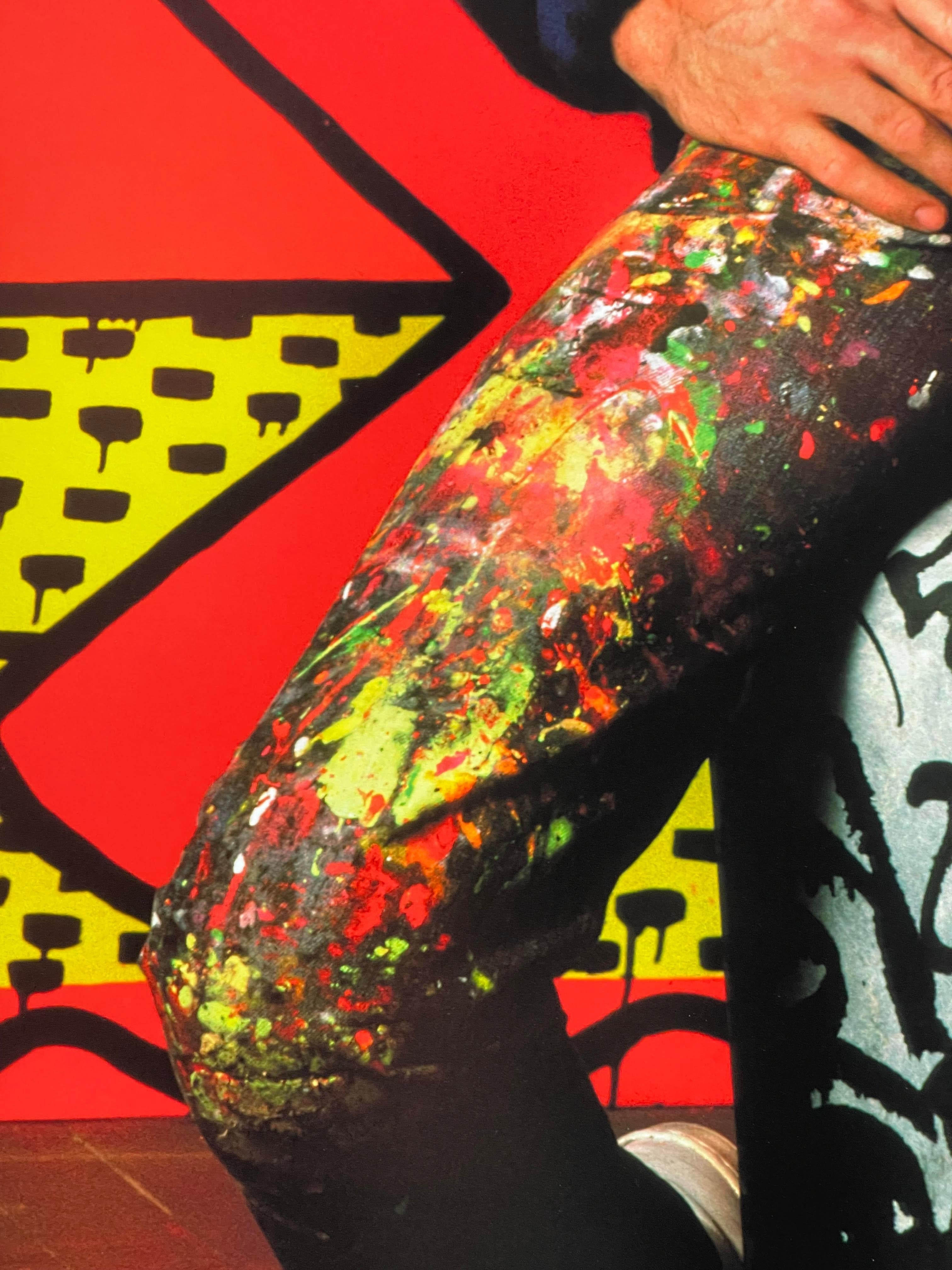 Keith Haring 1 - NYC, 1985 firmado a mano, numerado dos veces; marco de madera pintado a mano en venta 4