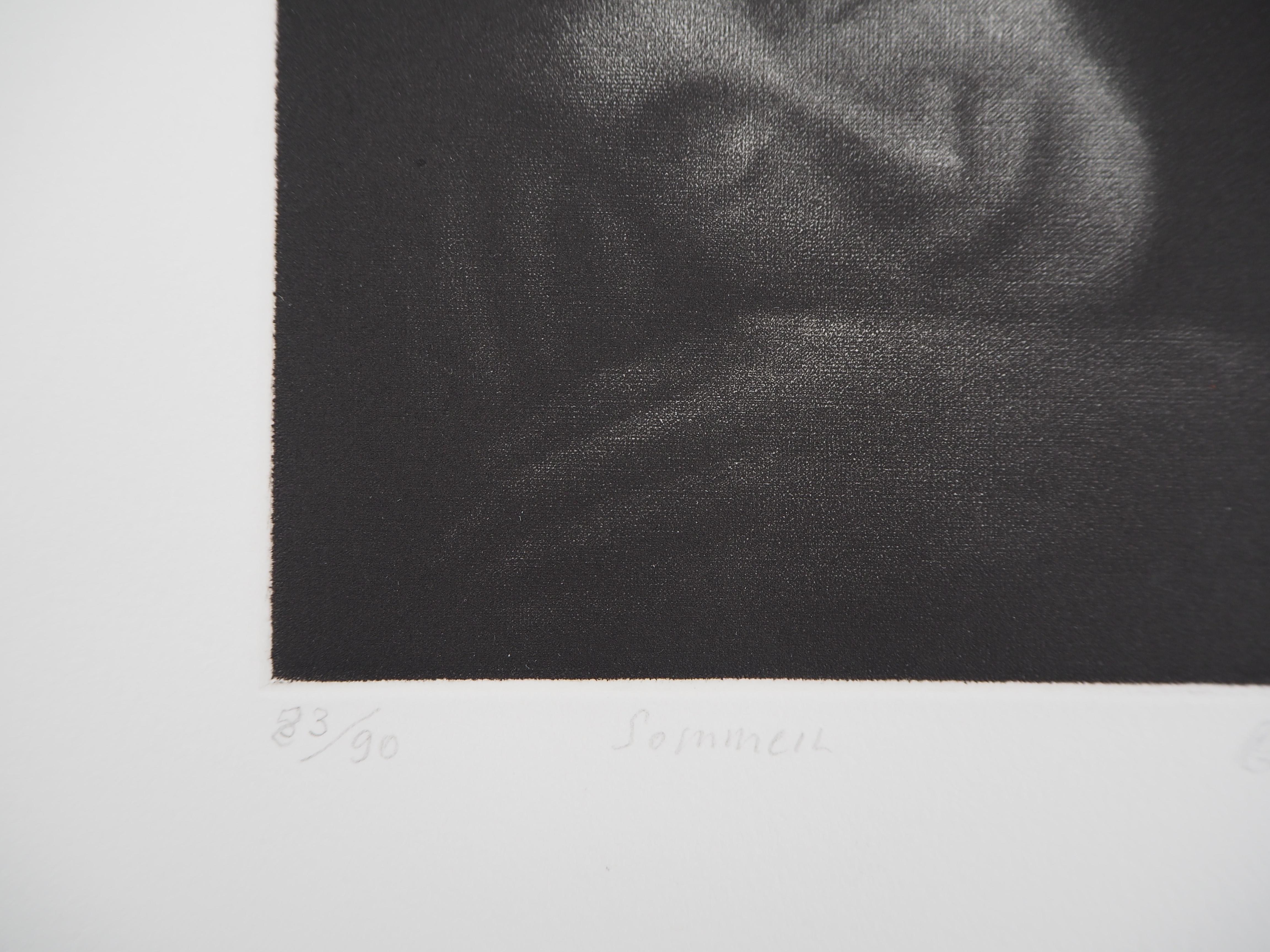 Asleep – Original handsignierte Radierung – limitierte 90 Exemplare (Grau), Figurative Print, von Richard Davies