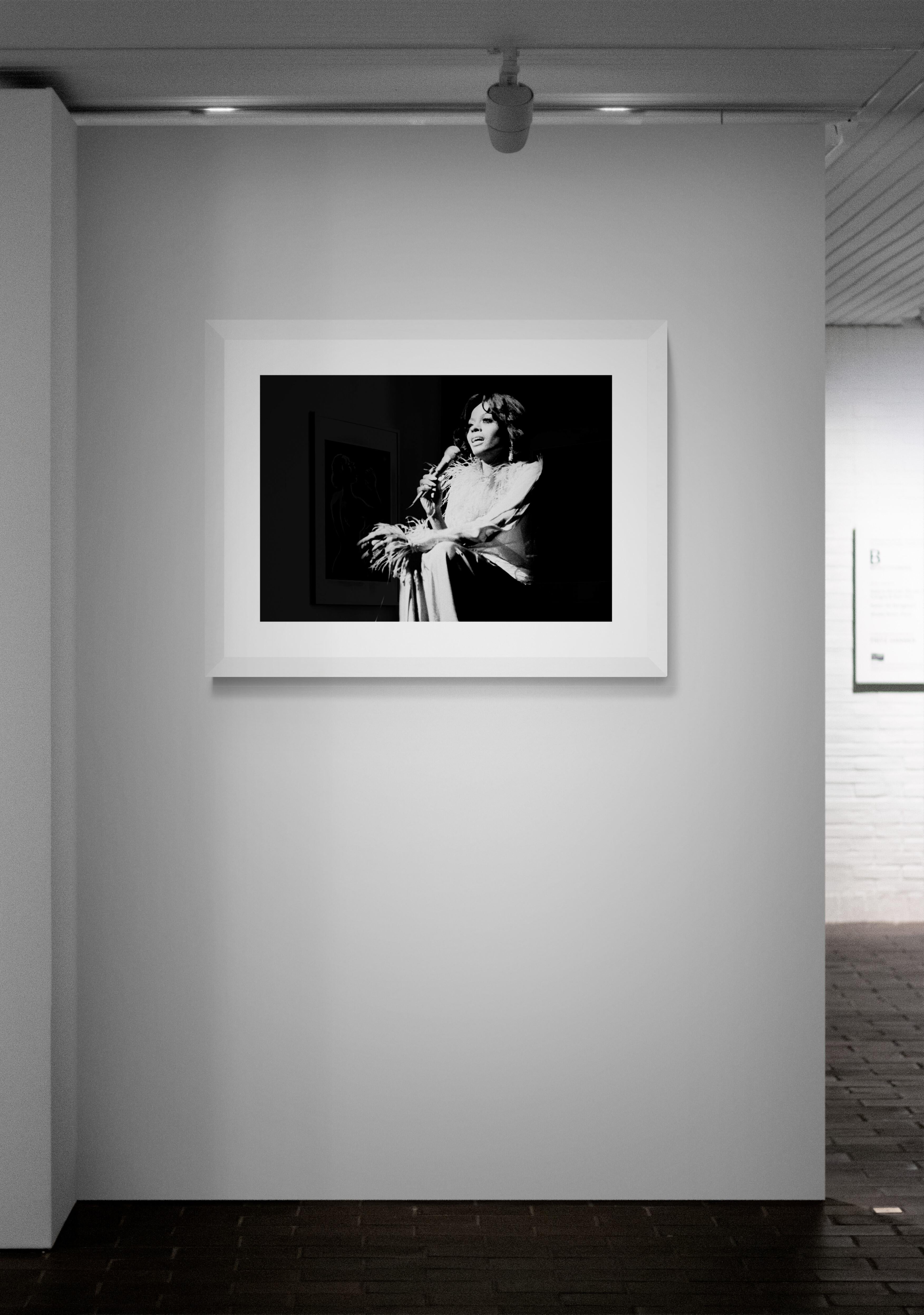 Diana Ross Nr. 1 Foto (Schwarz), Black and White Photograph, von Richard E. Aaron