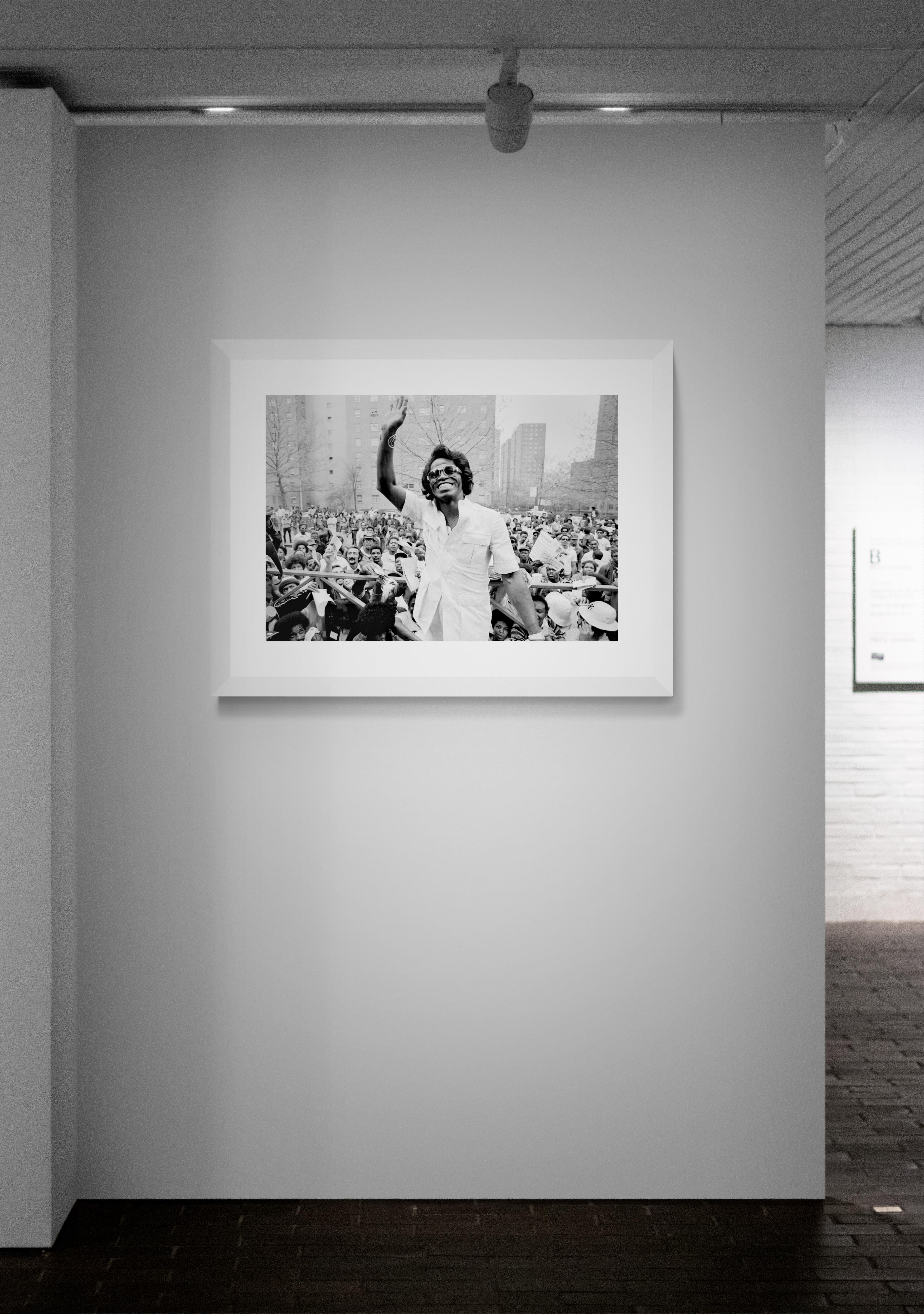 James Brown #1 Foto (Grau), Black and White Photograph, von Richard E. Aaron