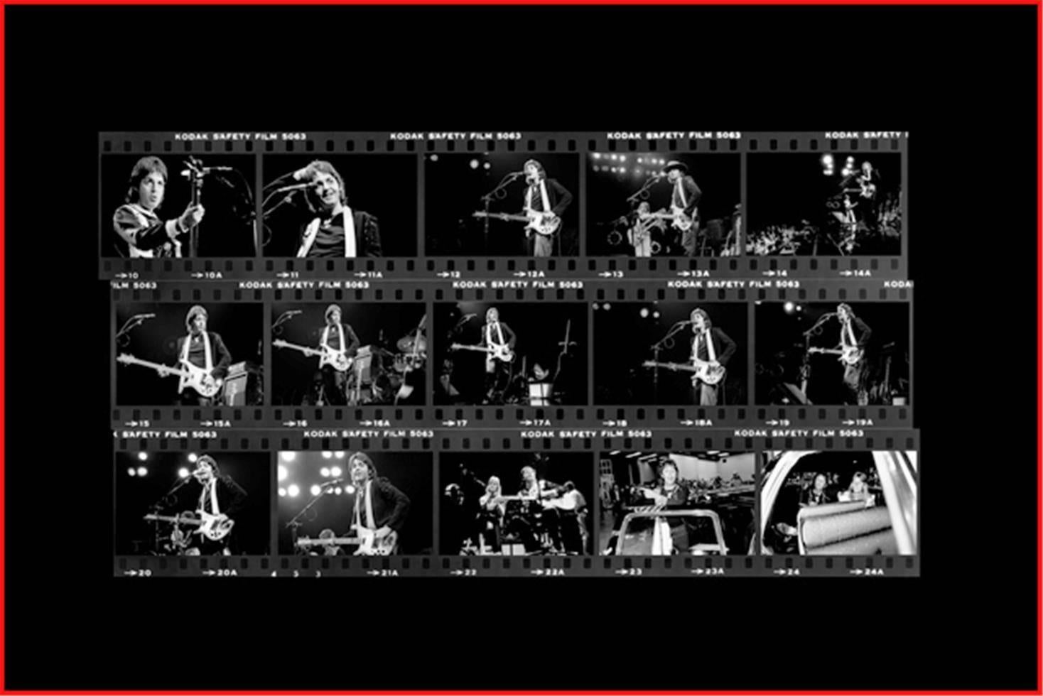 Richard E. Aaron Black and White Photograph – Paul McCartney und Flügel, 1976