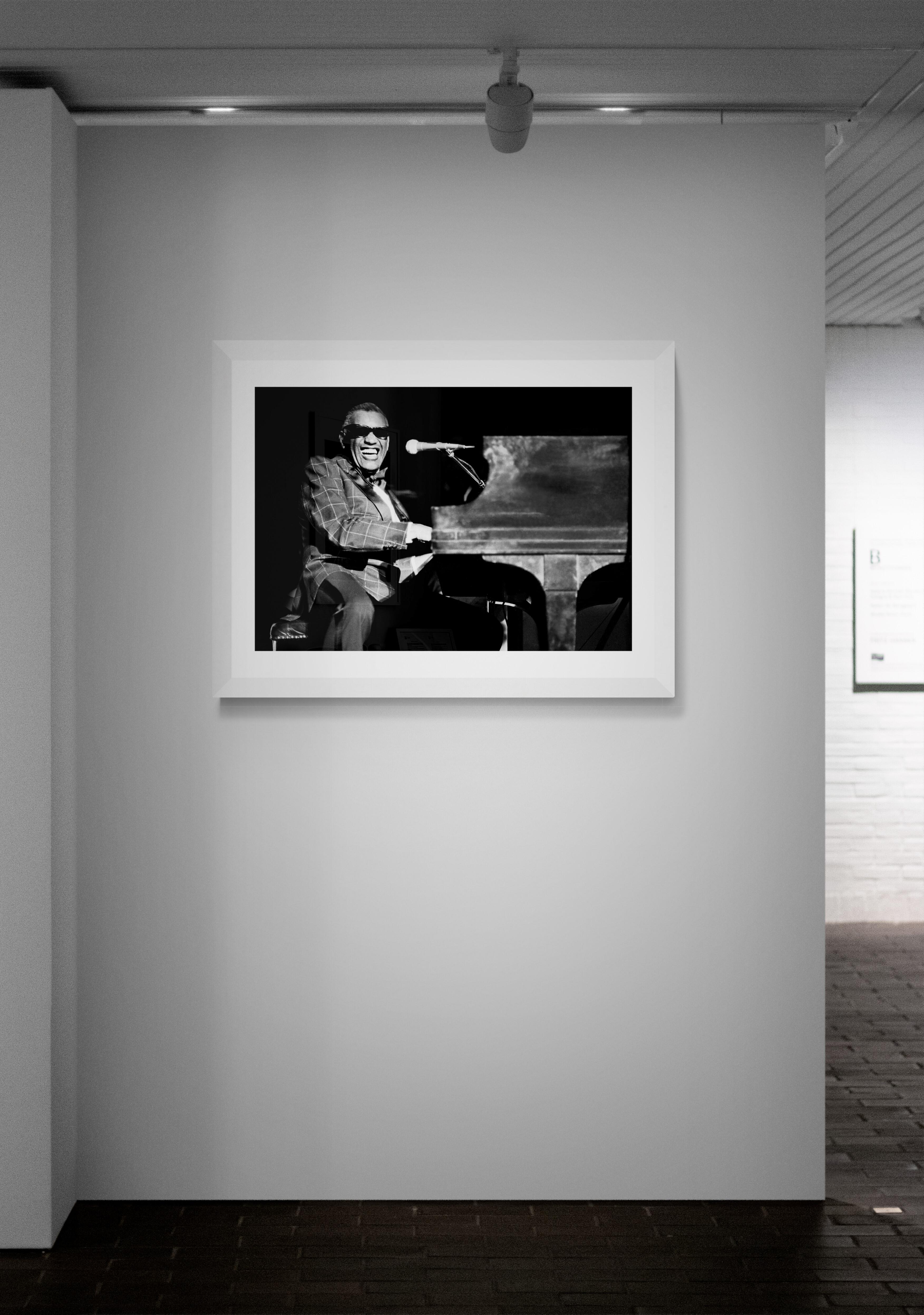 Ray Charles #2 Foto (Schwarz), Black and White Photograph, von Richard E. Aaron