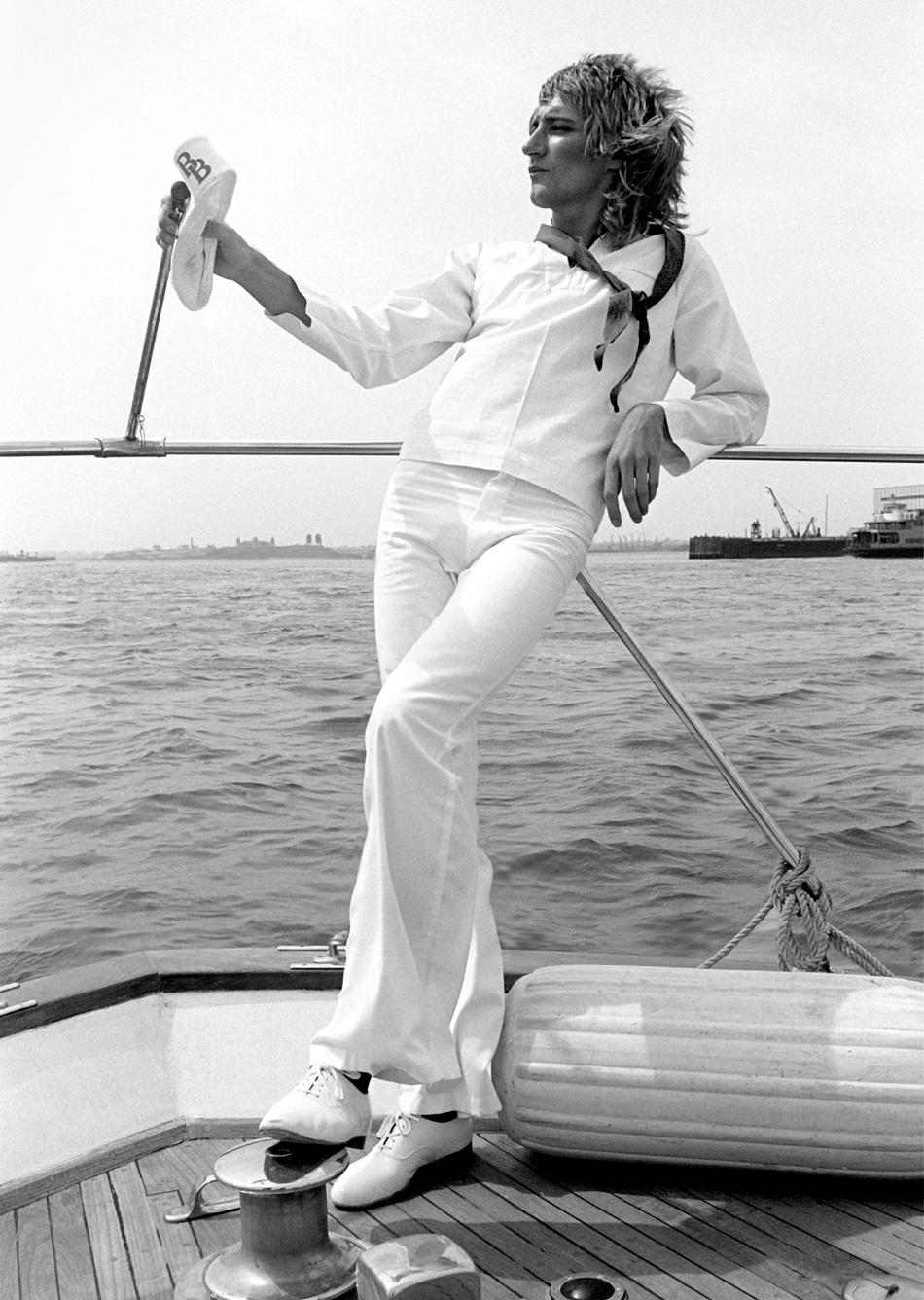 Richard E. Aaron Black and White Photograph – Rod Stewart #1