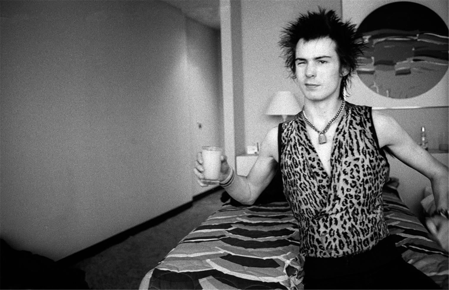 Richard E. Aaron Black and White Photograph - Sex Pistols - Sid, 1977
