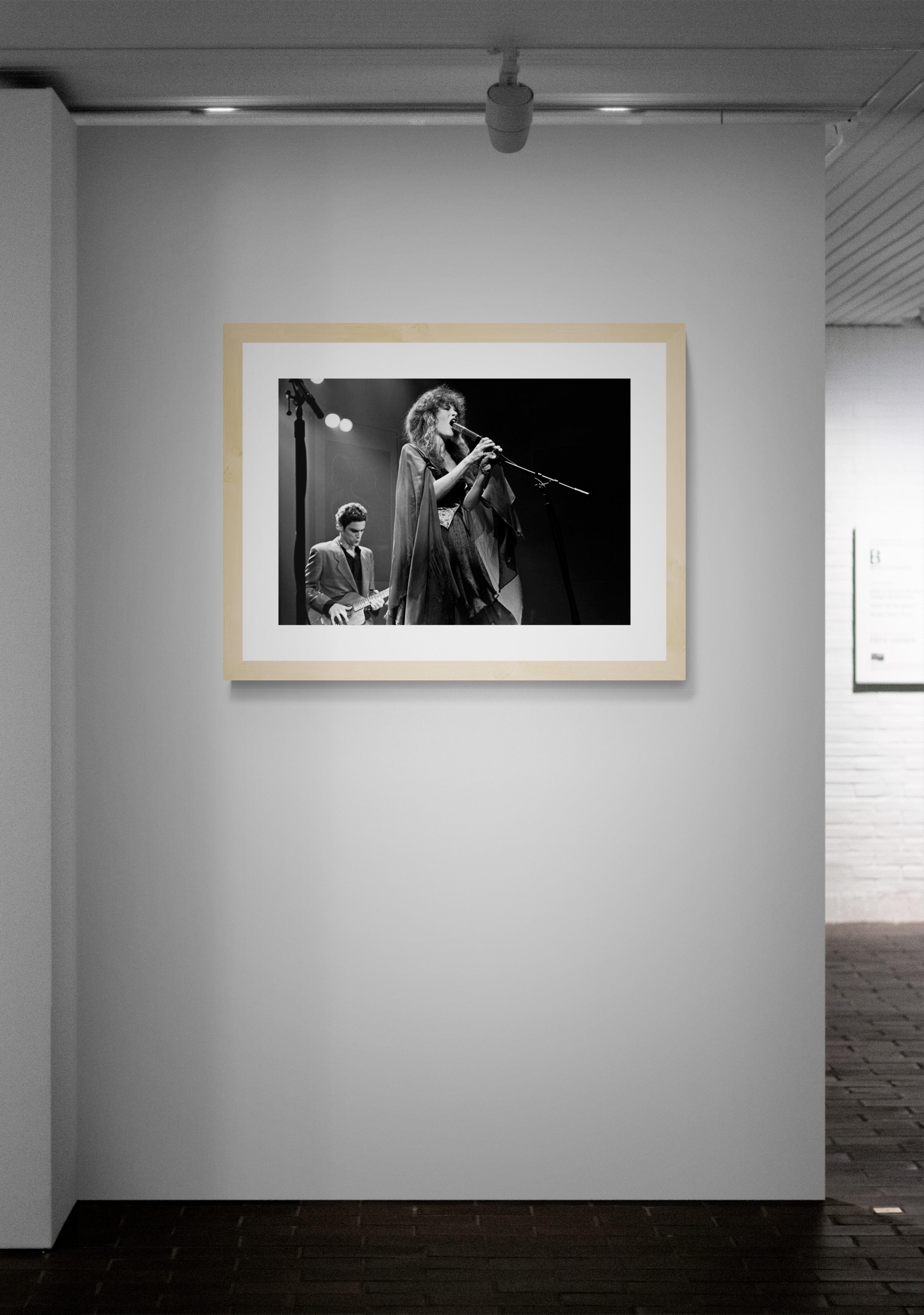 Titel: Stevie Nicks #6
Künstler: Richard E. Aaron
Nachlass-Edition: Handnummeriert mit Nachlassstempel im Rand, Signaturstempel auf der Rückseite, Pigmentdruck auf Hahnemühle Photo Rag Pearl, 100% Baumwollpapier, Kunstdruckpapier. Autorisierte