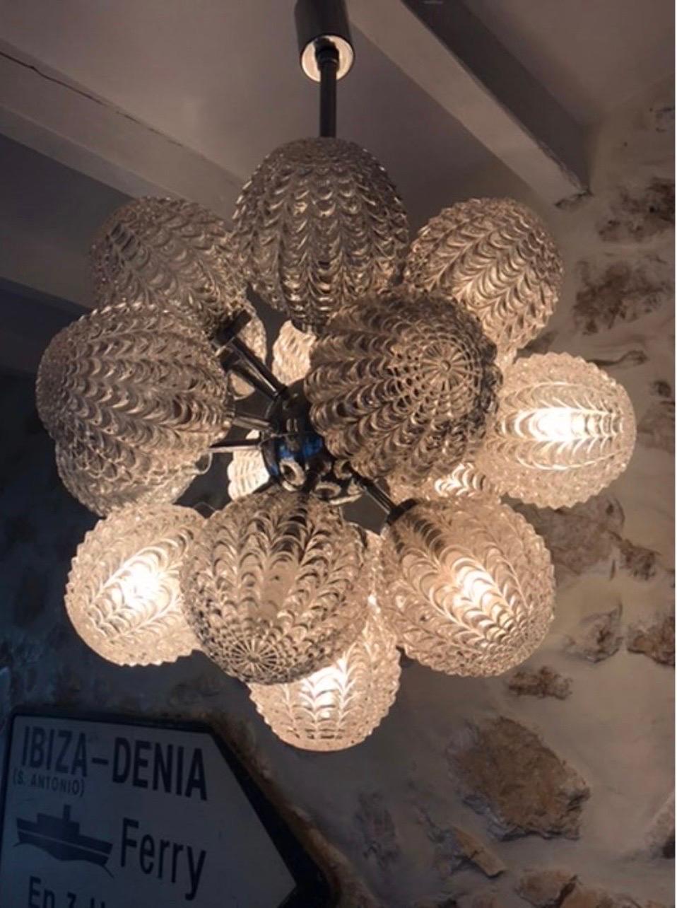 Mid-Century moderno Lampadario Richard Essig  19 grandi globi di vetro Sputnik Space Age, Germania 1960 in vendita