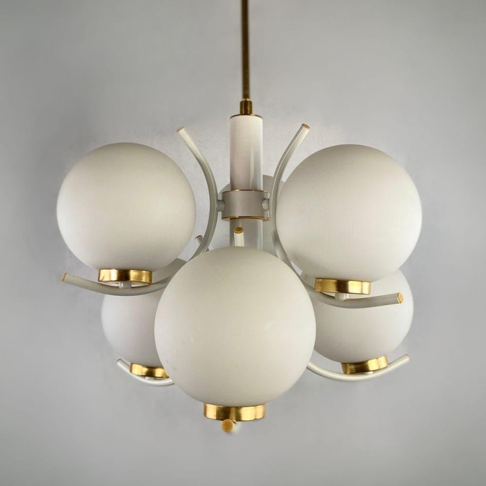 Richard Essig Szputnyik Space Age Ceiling Lamp - White-Gold Vase with Glass Spheres

Description:
Presenting an extraordinary piece of design history - the Richard Essig Szputnyik Space Age Ceiling Lamp. This lamp features a white-gold vase with