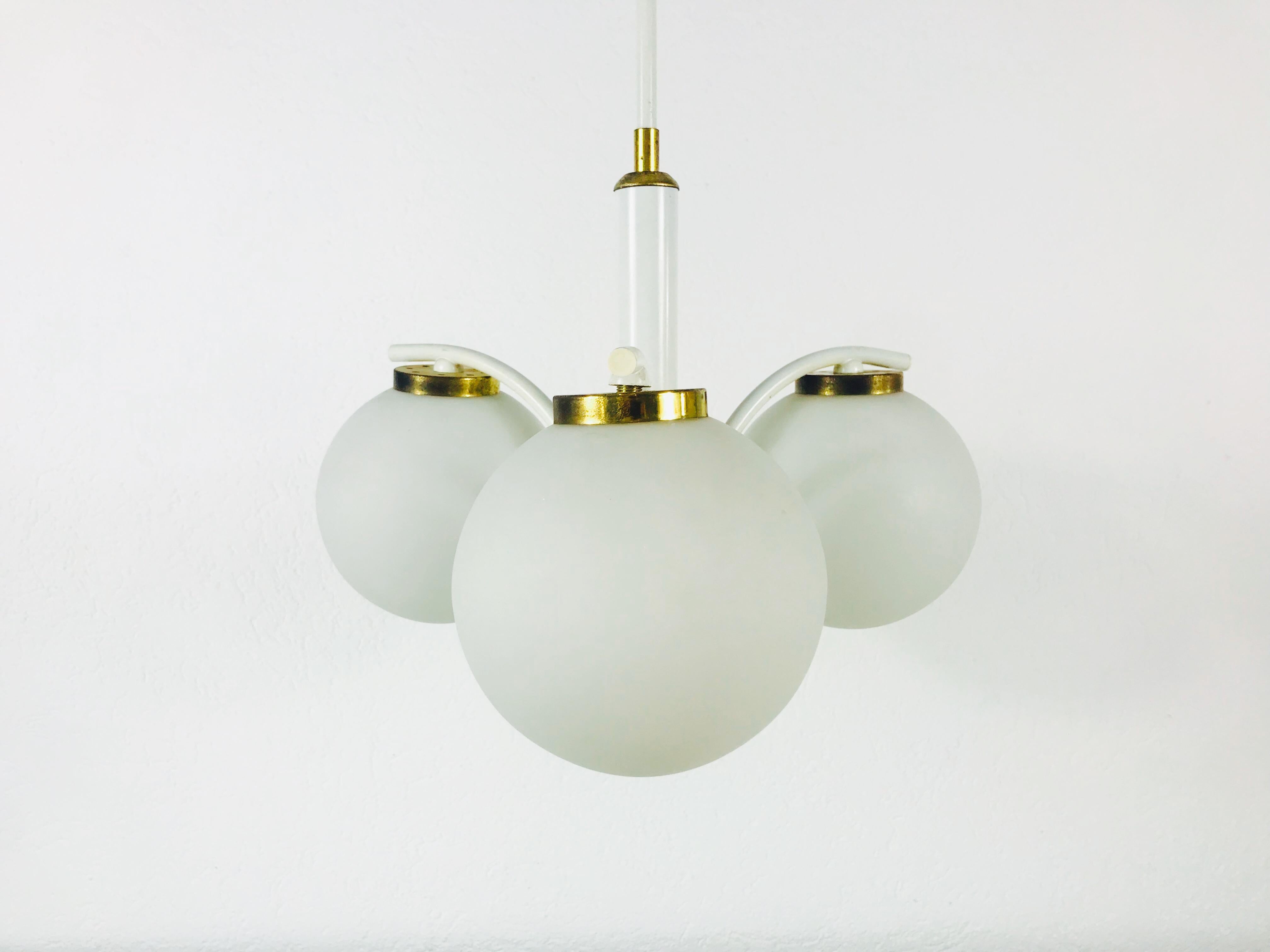 Late 20th Century Richard Essig White Space Age Chandelier, circa 1970s For Sale