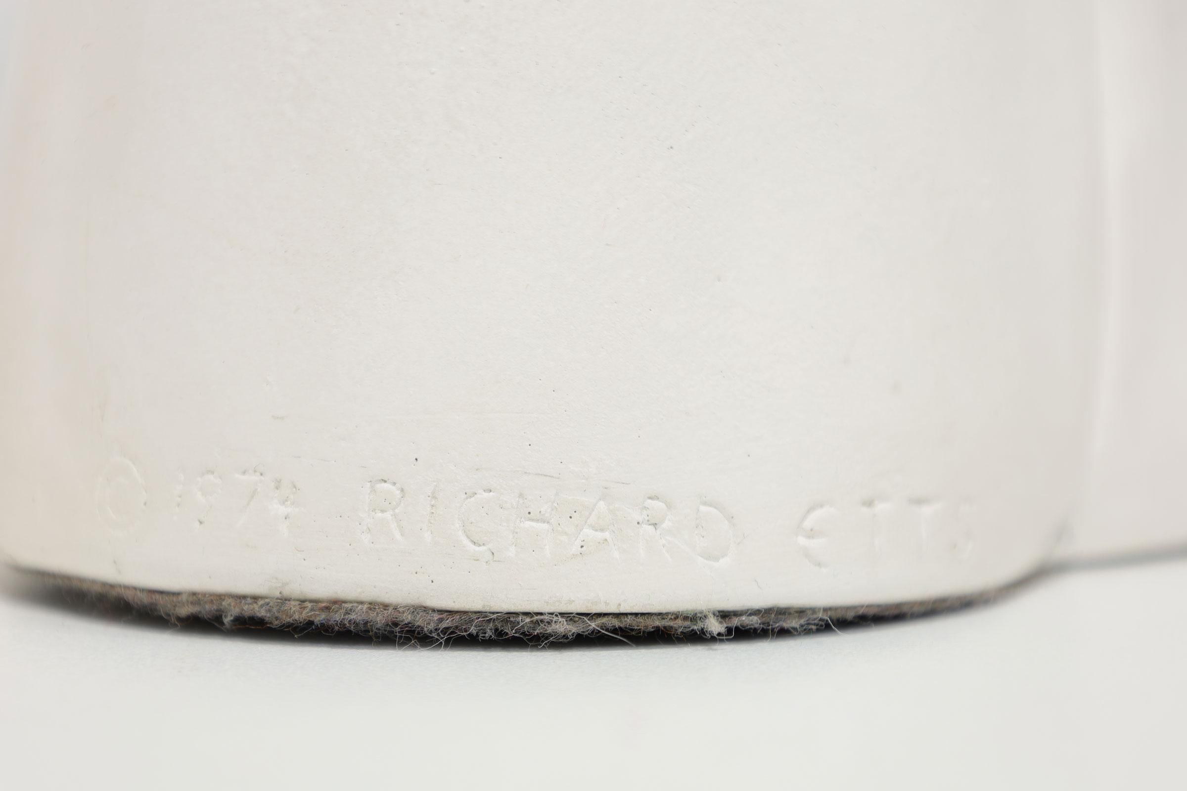 20ième siècle Lampe d'abat-jour en plâtre Richard Etts (né en 1941), signée et dotée d'un cachet de 1974 en vente