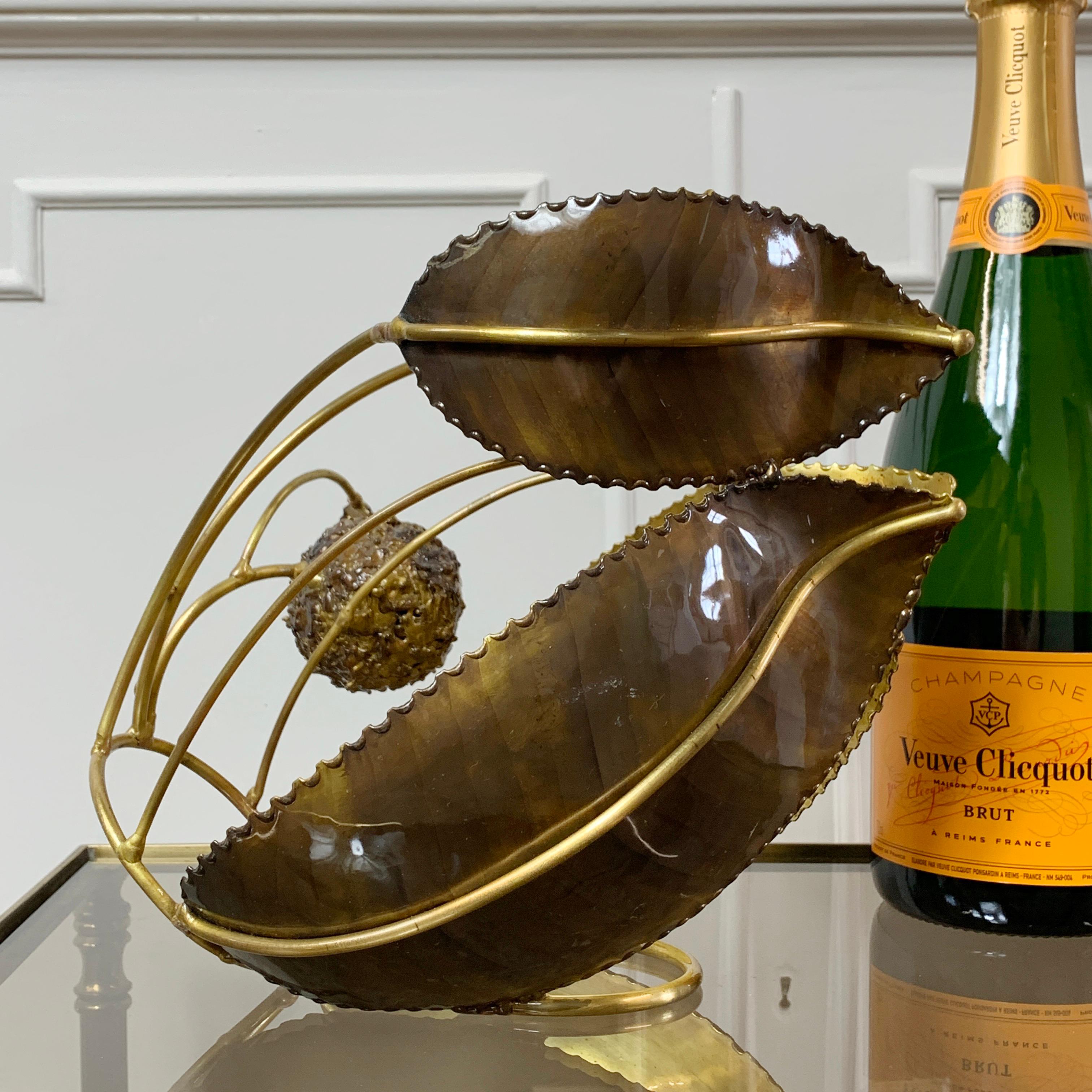 Brutalisme Richard Faure 'Chestnut' Gold Wine Bottle Cradle (berceau à bouteilles de vin) en vente