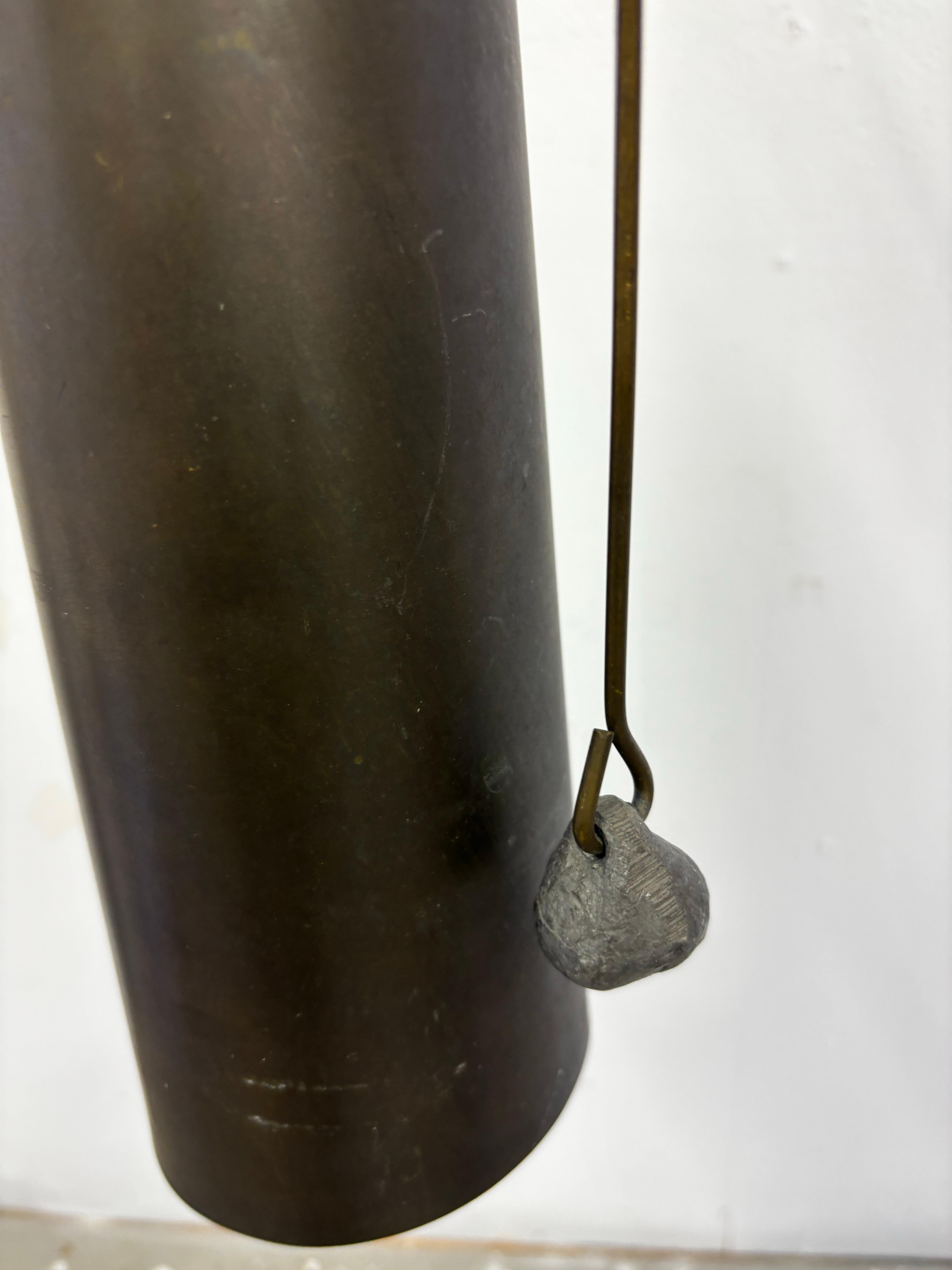 Richard Fisher Cloche construite à l'origine.  Signé sur la lèvre supérieure de la cloche.  Un son étonnant, un peu comme une cloche de vache !  Exemple précoce construit à la main avant qu'il ne commence à couler la plupart de ses cloches.  Dans