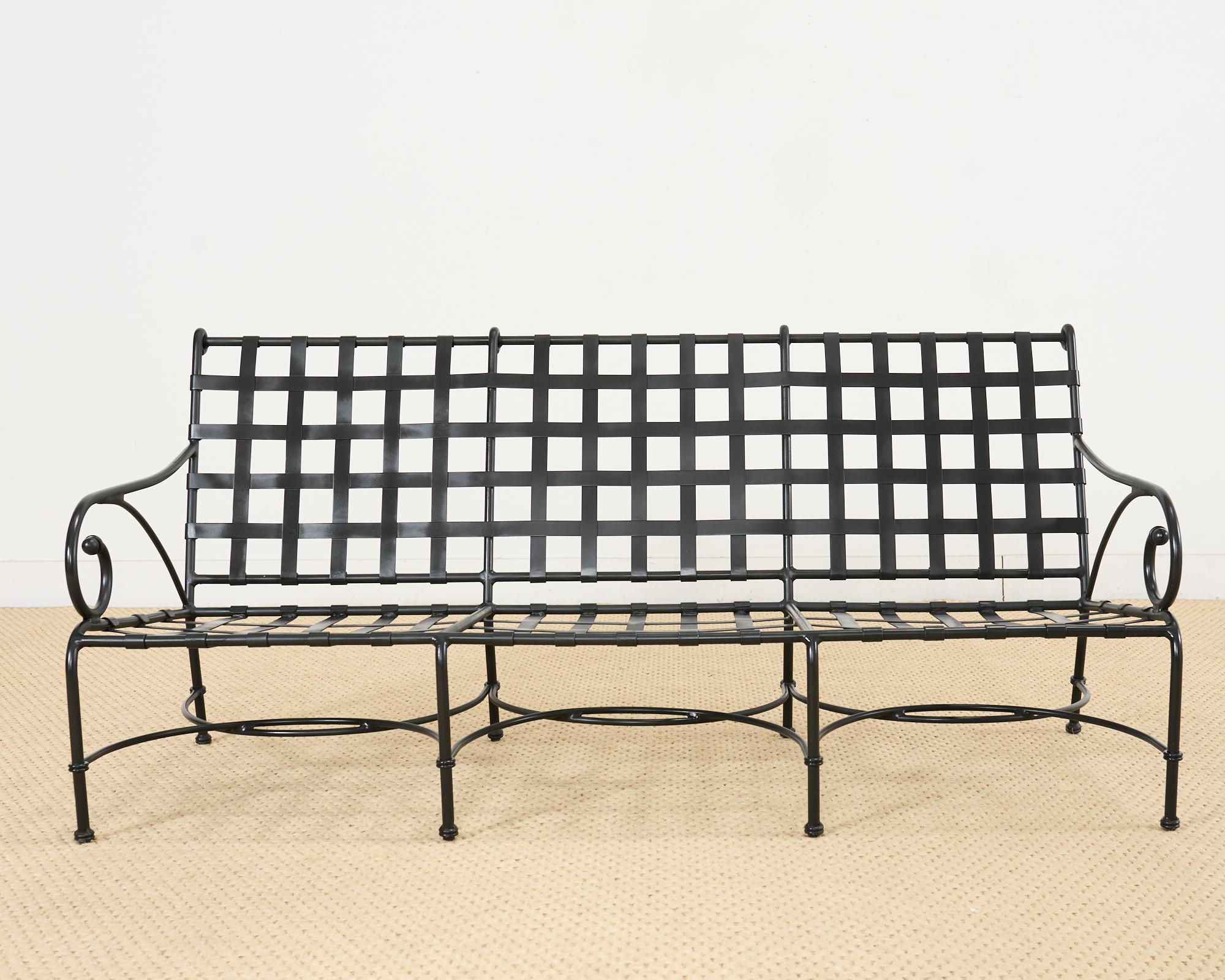 Américain Richard Frinier pour Brown Jordan ensemble de banquettes de canapés avec poufs en vente