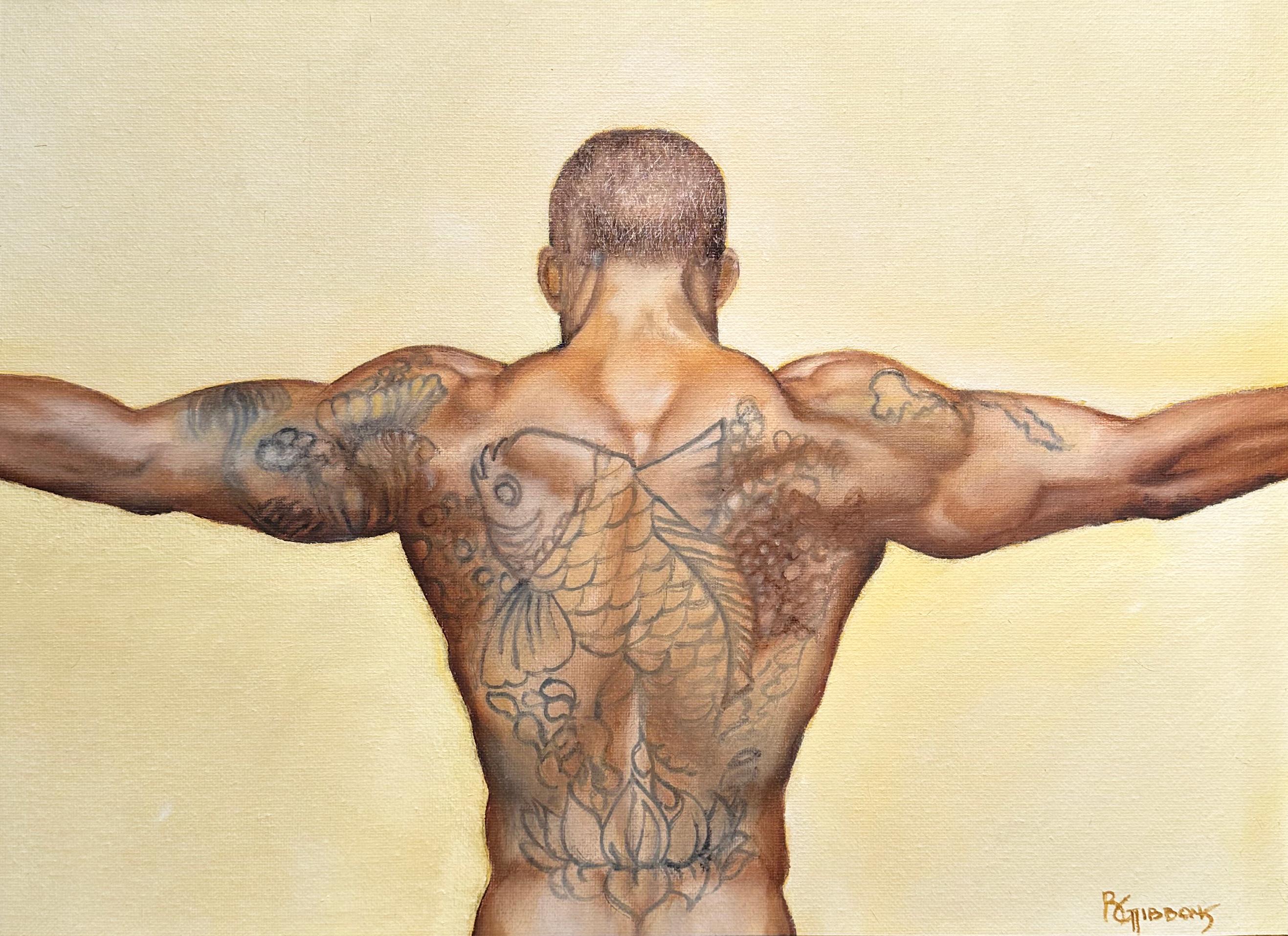 Koi - Maschio muscoloso nudo che sfoggia un tatuaggio a forma di pesce, olio originale, incorniciato - Painting di Richard Gibbons
