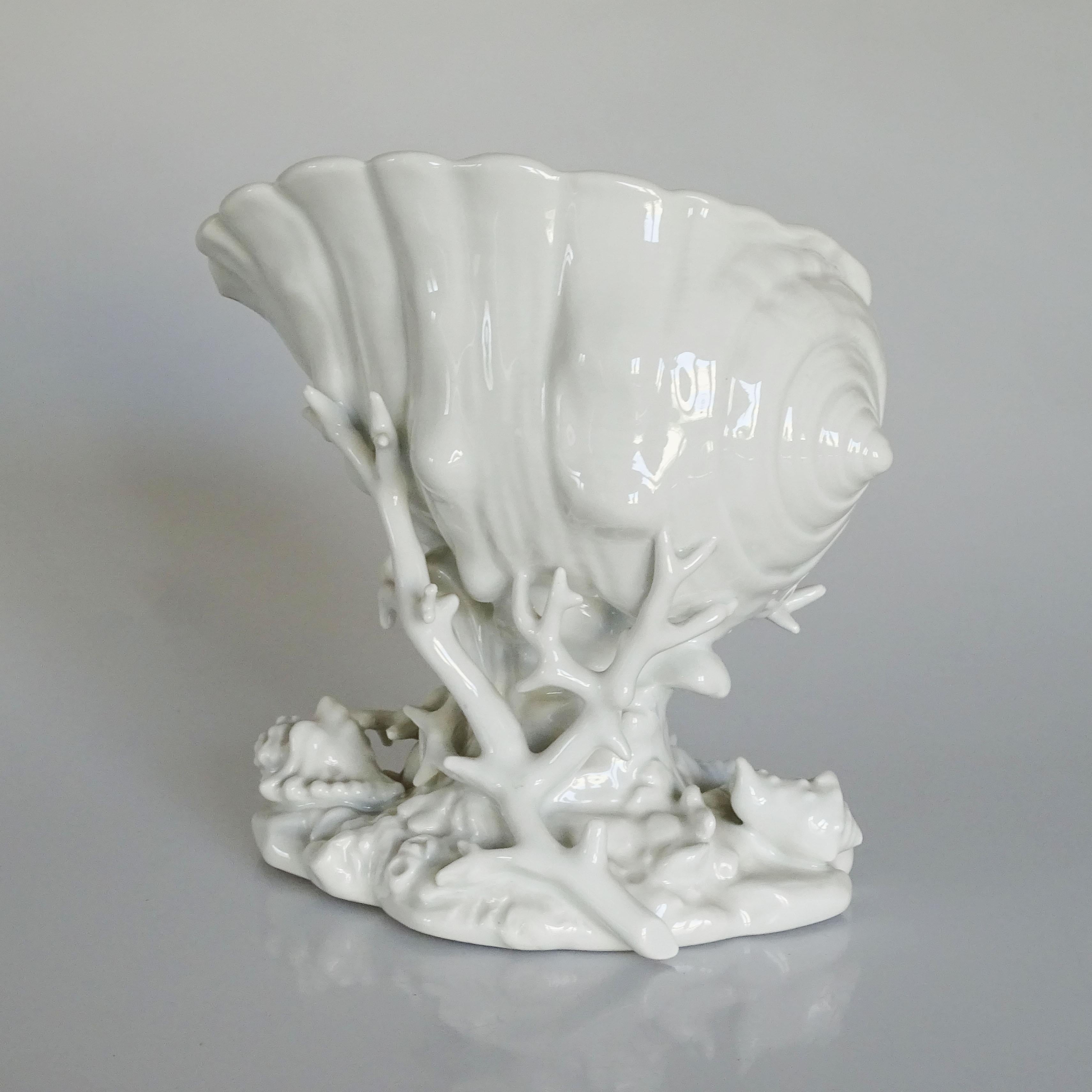 Art Deco Richard Ginori 1940s White ceramic Shells centrepiece. For Sale