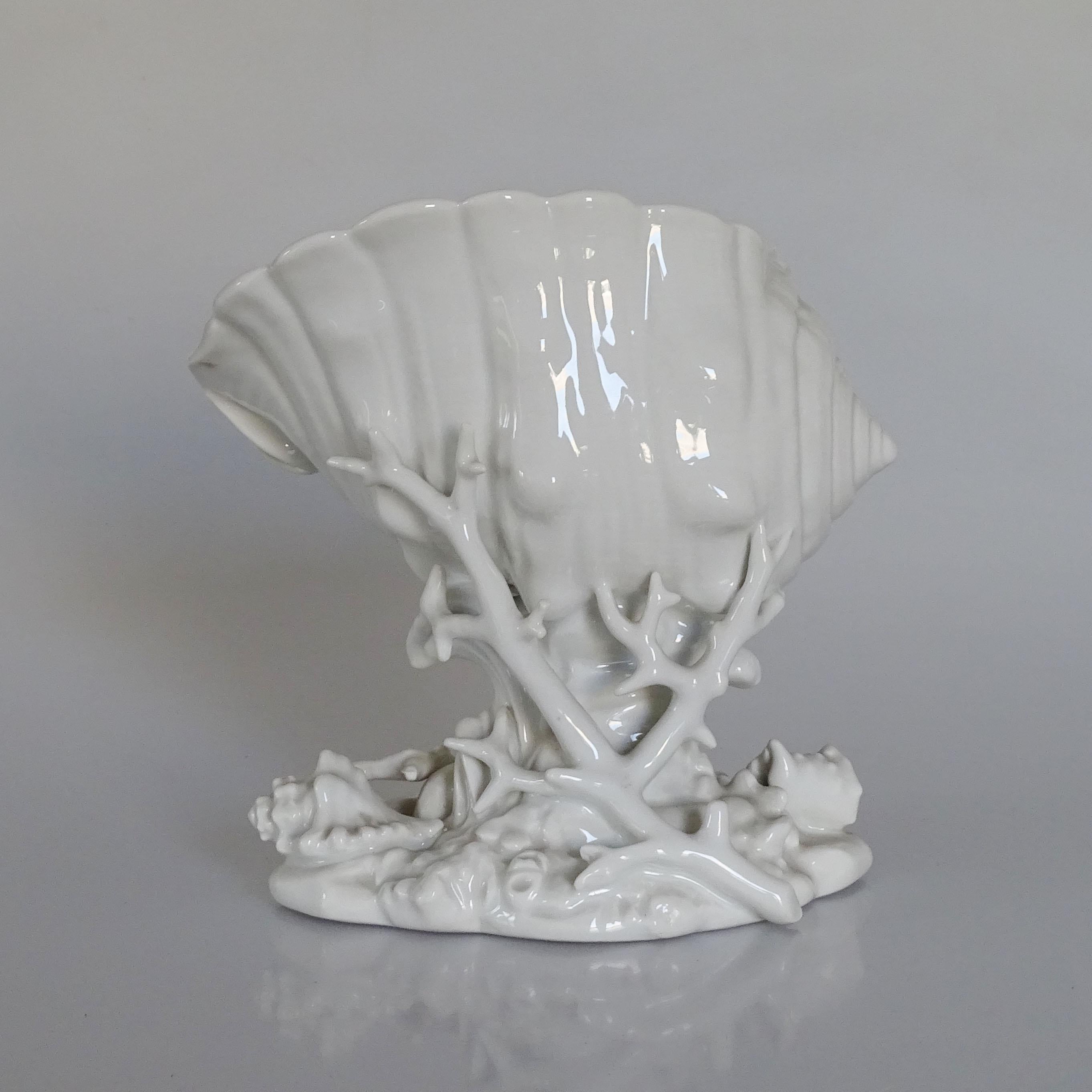 Italian Richard Ginori 1940s White ceramic Shells centrepiece. For Sale