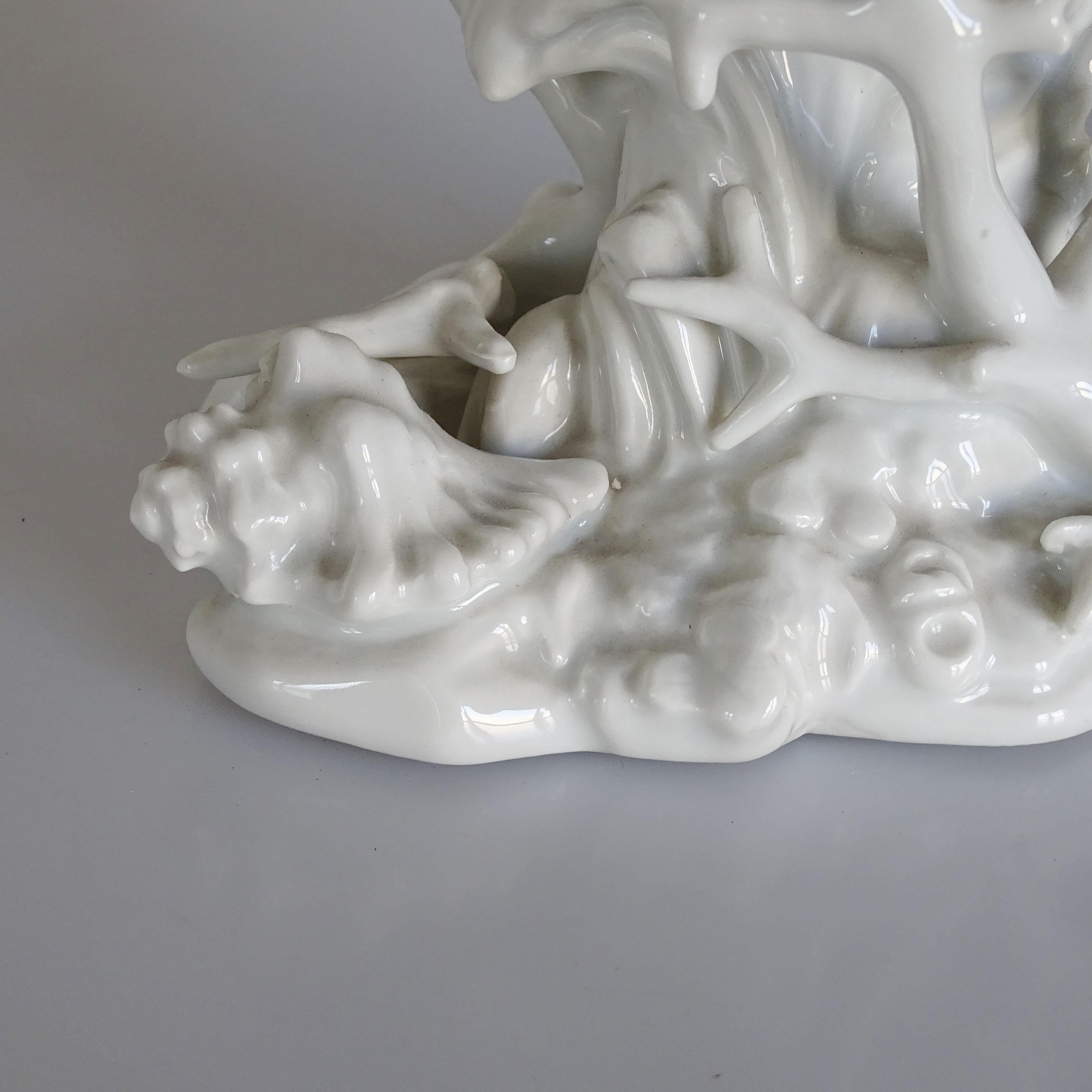 Richard Ginori 1940s White ceramic Shells centrepiece. In Excellent Condition For Sale In Milan, IT