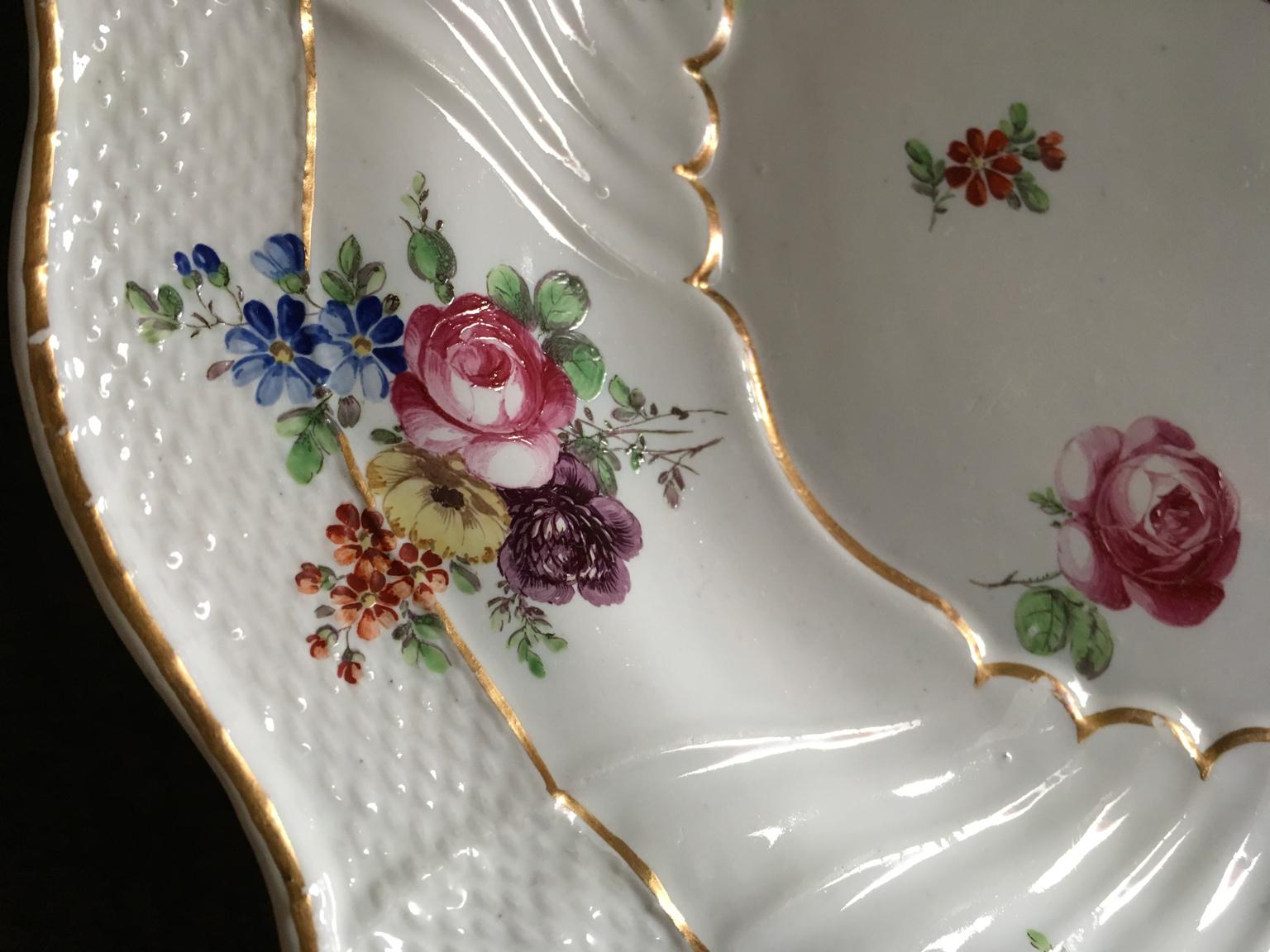 Italy Richard Ginori Mid-18th Century Porcelain Set 8 Dishes Floral Design For Sale 9