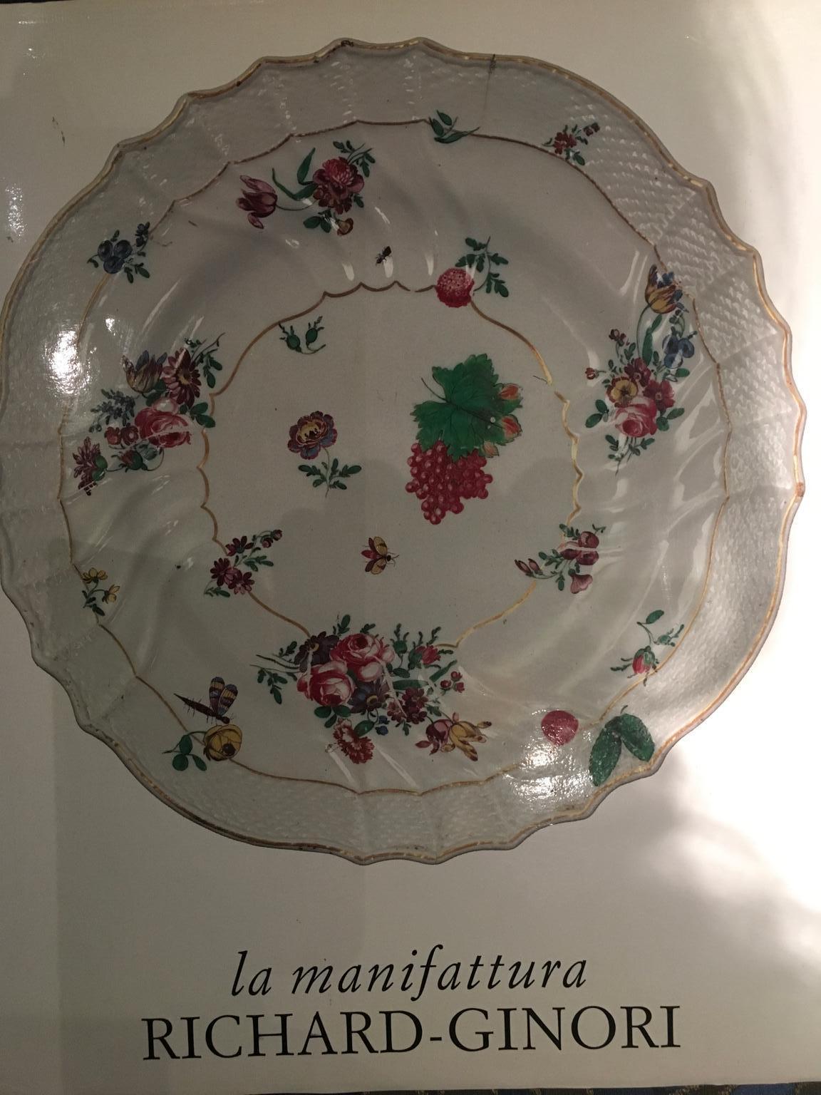 Italie Richard Ginori Ensemble de 8 plats en porcelaine du milieu du 18e siècle à motifs floraux en vente 12