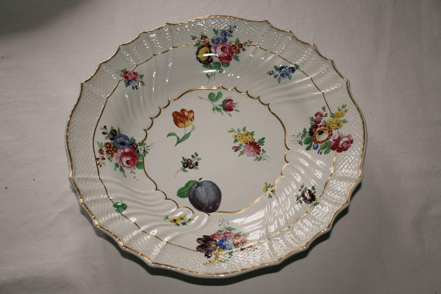 italien Italie Richard Ginori Ensemble de 8 plats en porcelaine du milieu du 18e siècle à motifs floraux en vente