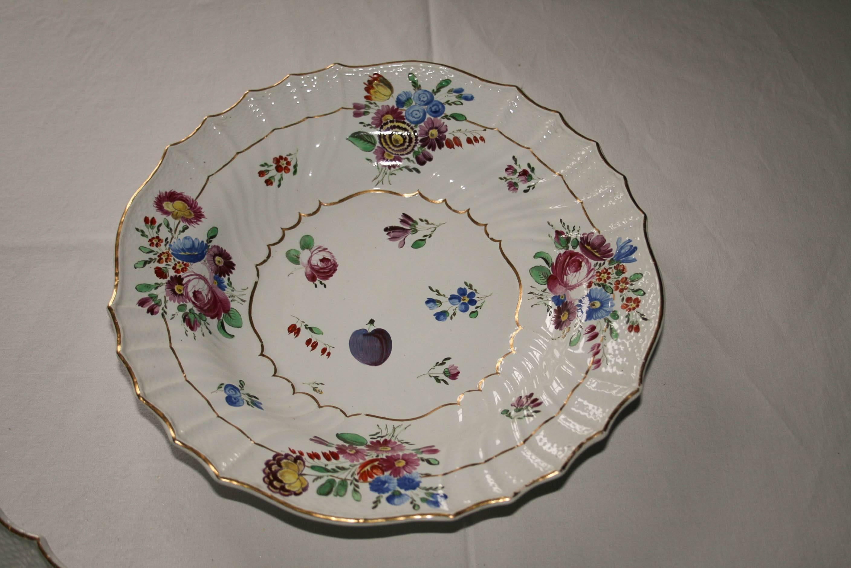 Fait main Italie Richard Ginori Ensemble de 8 plats en porcelaine du milieu du 18e siècle à motifs floraux en vente