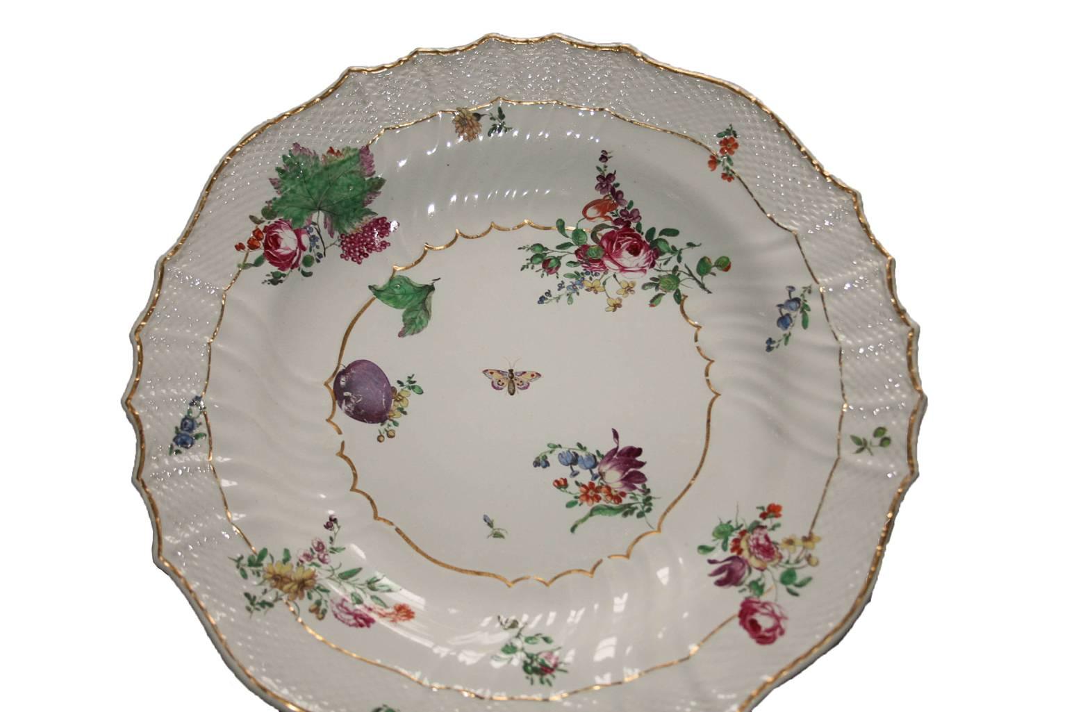 Italie Richard Ginori Ensemble de 8 plats en porcelaine du milieu du 18e siècle à motifs floraux Bon état - En vente à Brescia, IT