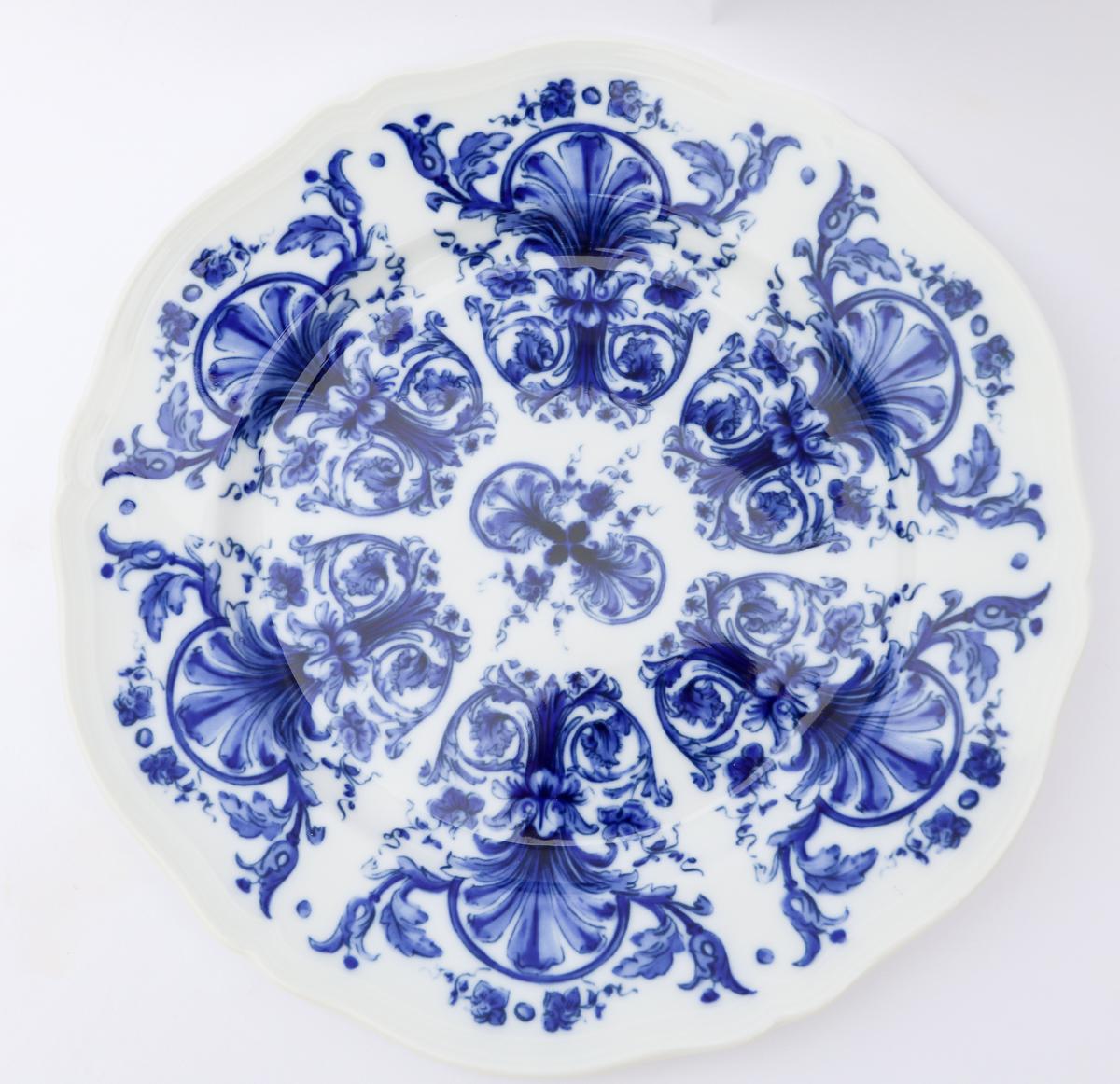 Richard Ginori babele blue dinner plate in the Antico Doccia shape, measures 26.5cm in diameter.

We can order the full line of Richard Ginori.