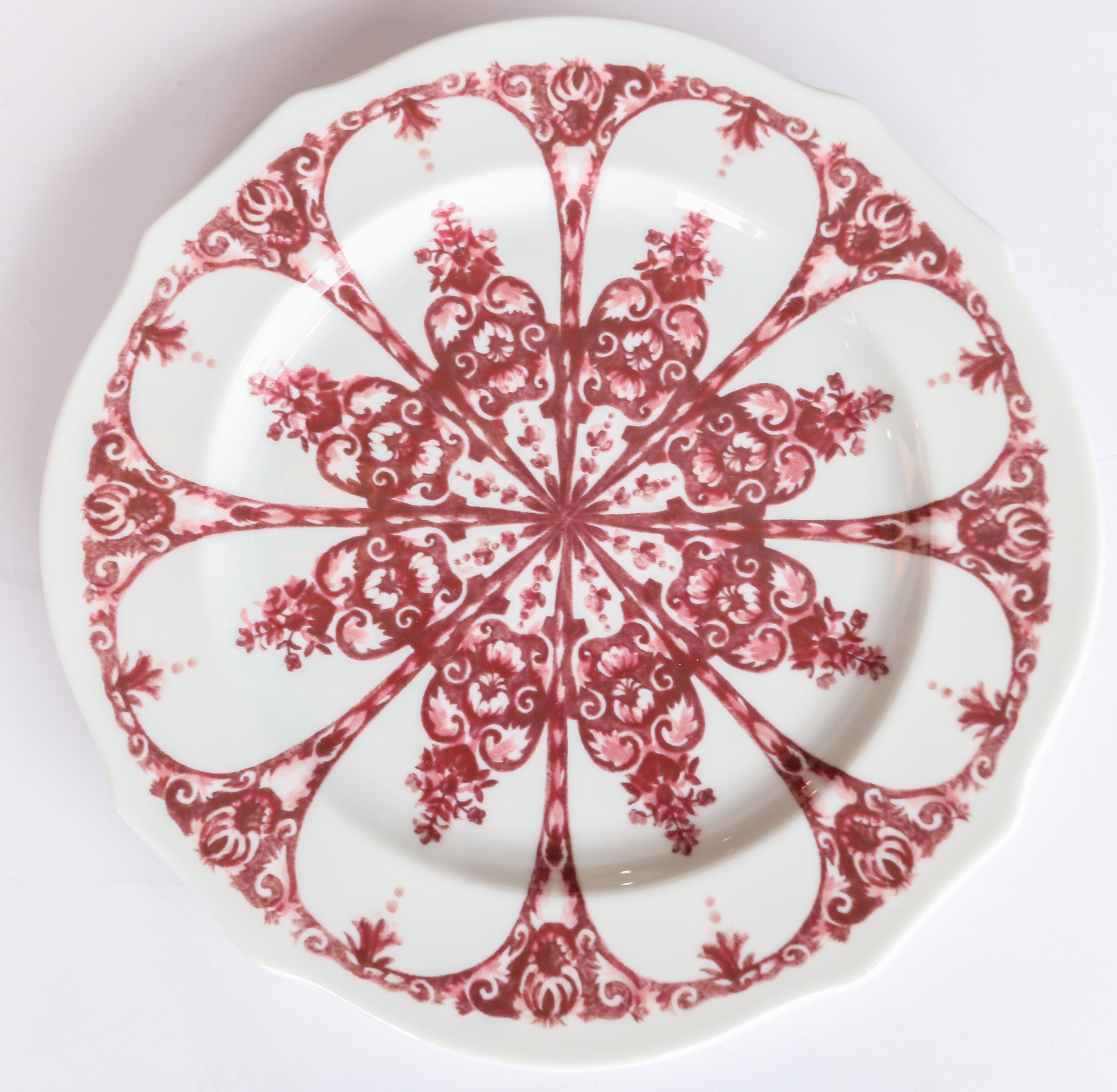 Richard Ginori Babele Rosso red flat dessert plate in the Duchessa shape 22cm in diameter.
   